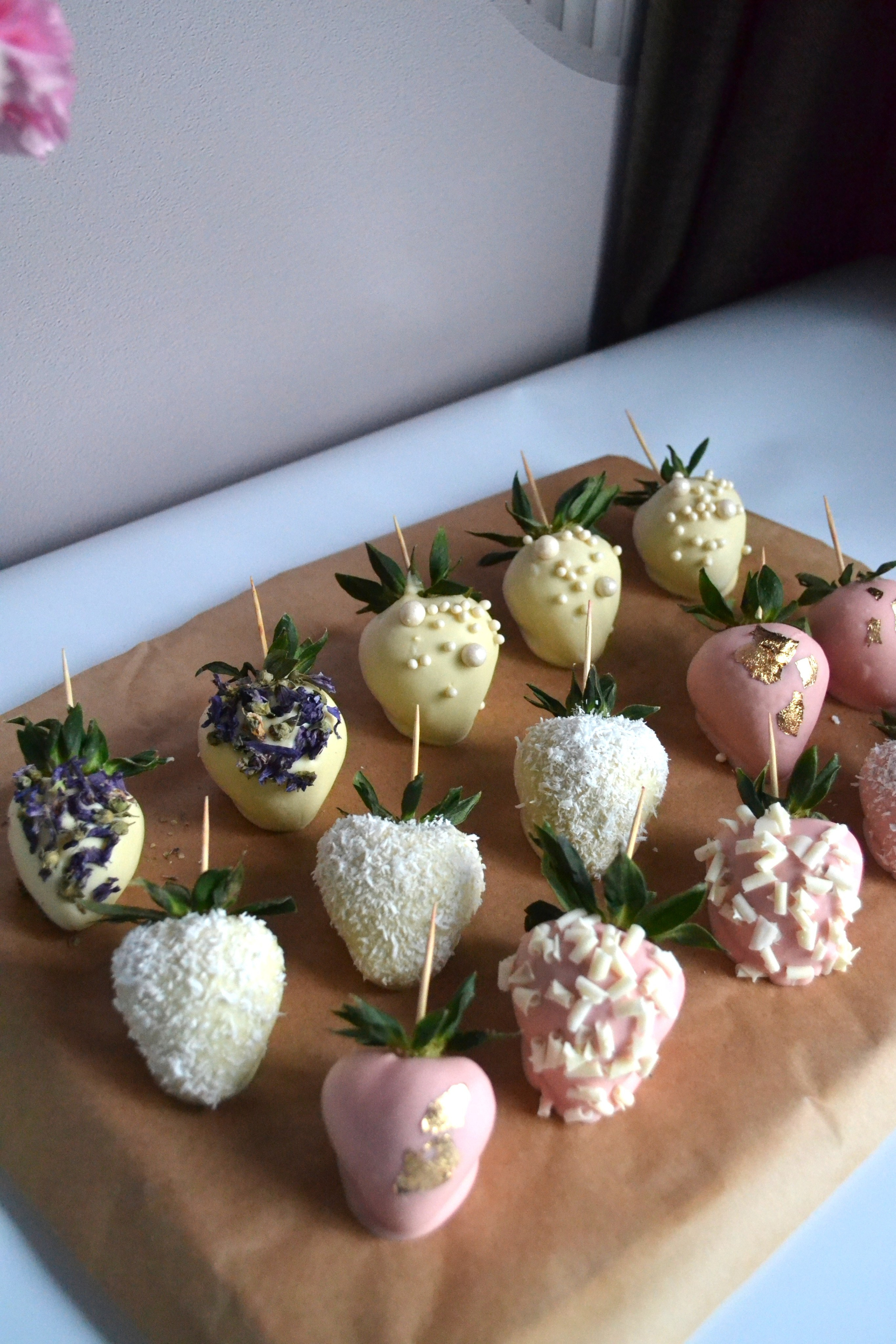 Клубника в шоколаде. Семейная кондитерская. Торты и десерты на заказ в Москве и области