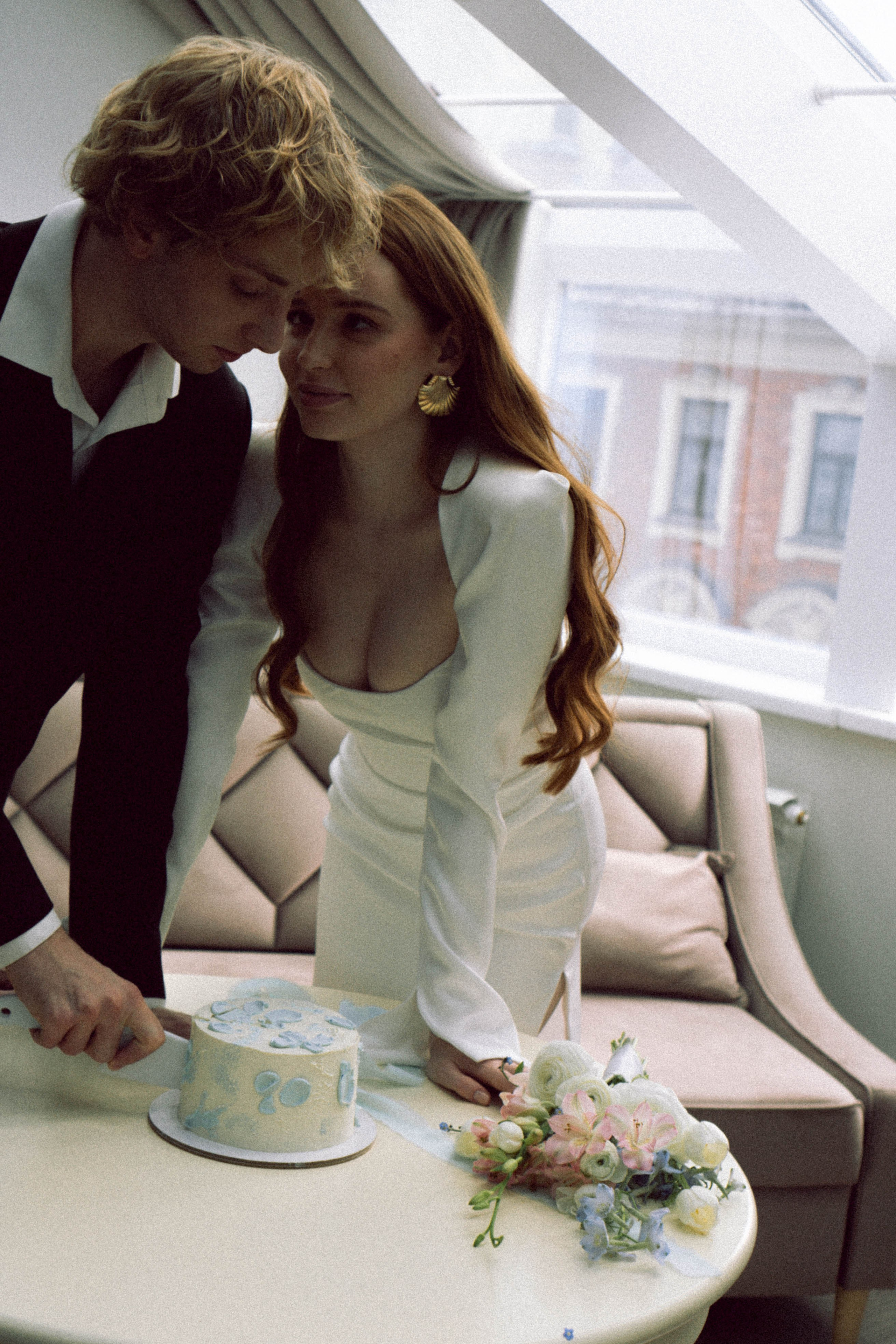 СВАДЕБНАЯ СЬЕМКА В ОТЕЛЕ. СБОРЫ ЖЕНИХА И НЕВЕСТЫ И ТАКЖЕ ТОР И ПОДГОТОВКА К ПРОГУЛКЕ. Профессиональный фотограф, Санкт-Петербург — Виктория Богомолова