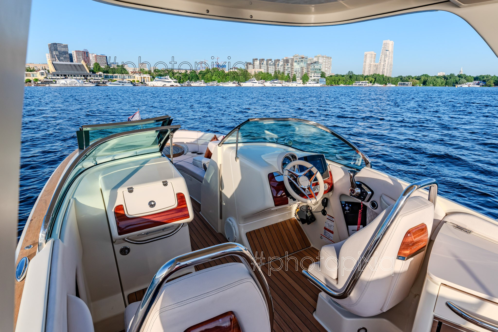 Фотосъёмка катера Chris Сraft для брокера. Интерьерная съёмка и виртуальные туры — Интерьерный фотограф Кузнецов Сергей (photopixiq)