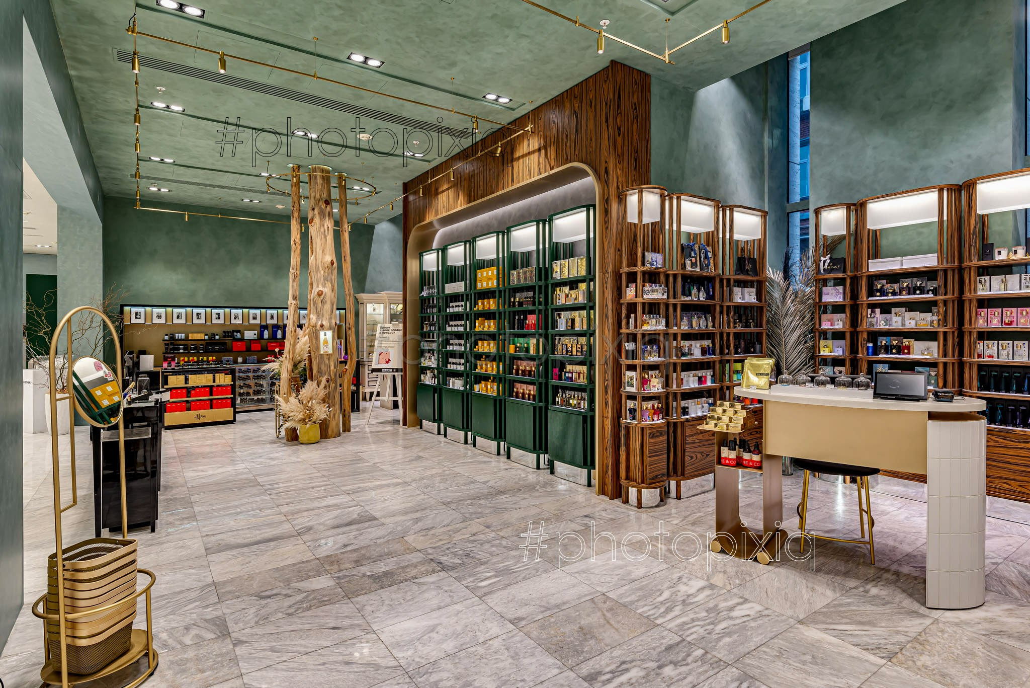 Интерьерная съёмка магазина парфюмерии и косметики Рив Гош. Интерьерная съёмка и виртуальные туры — Интерьерный фотограф Кузнецов Сергей (photopixiq)