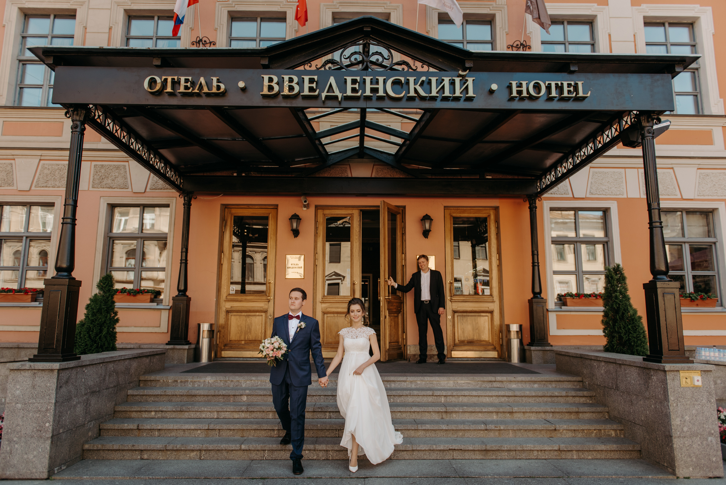 Летняя свадьба в отеле Введенский. Свадебный фотограф в Санкт-Петербурге Венера Ахметова