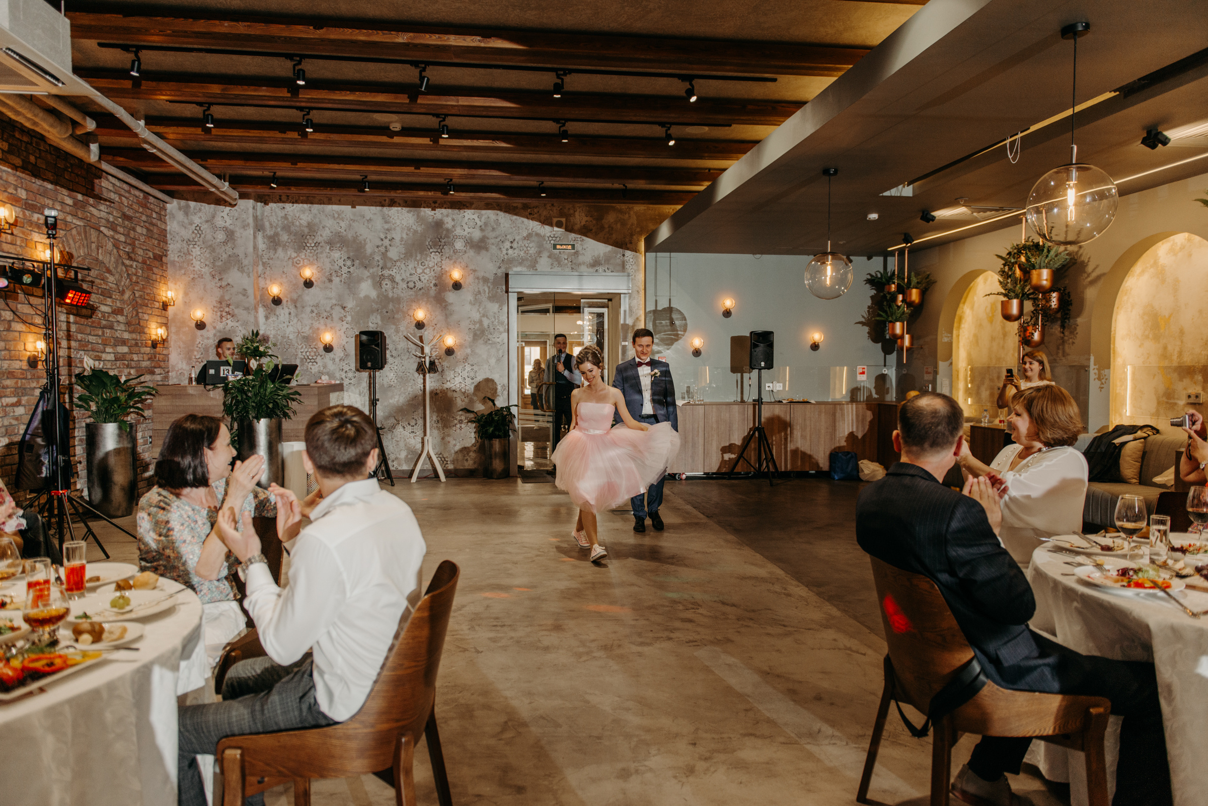 Летняя свадьба в отеле Введенский. Свадебный фотограф в Санкт-Петербурге Венера Ахметова