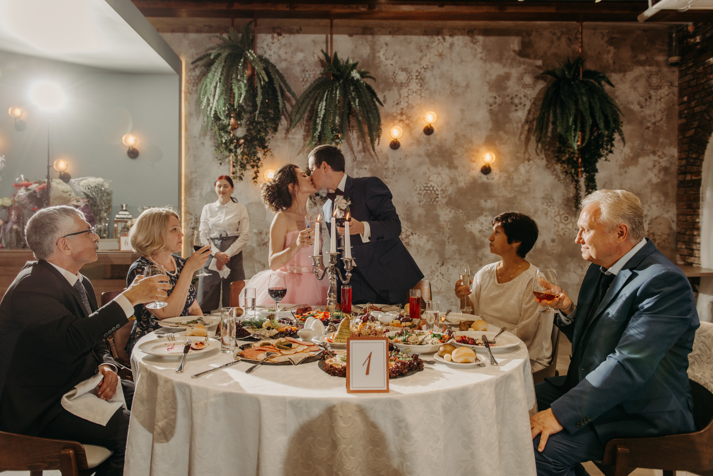 Летняя свадьба в отеле Введенский. Свадебный фотограф в Санкт-Петербурге Венера Ахметова