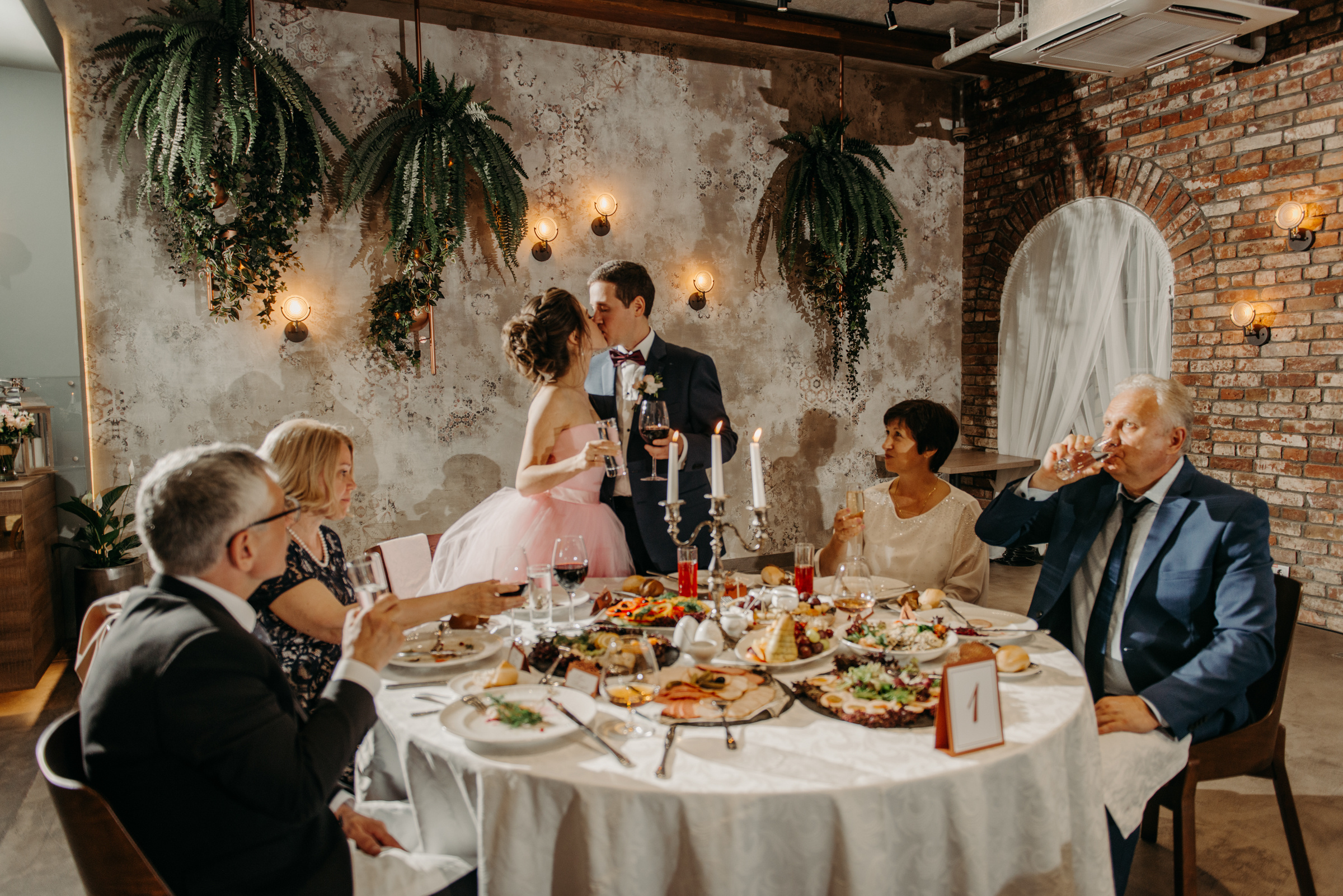 Летняя свадьба в отеле Введенский. Свадебный фотограф в Санкт-Петербурге Венера Ахметова
