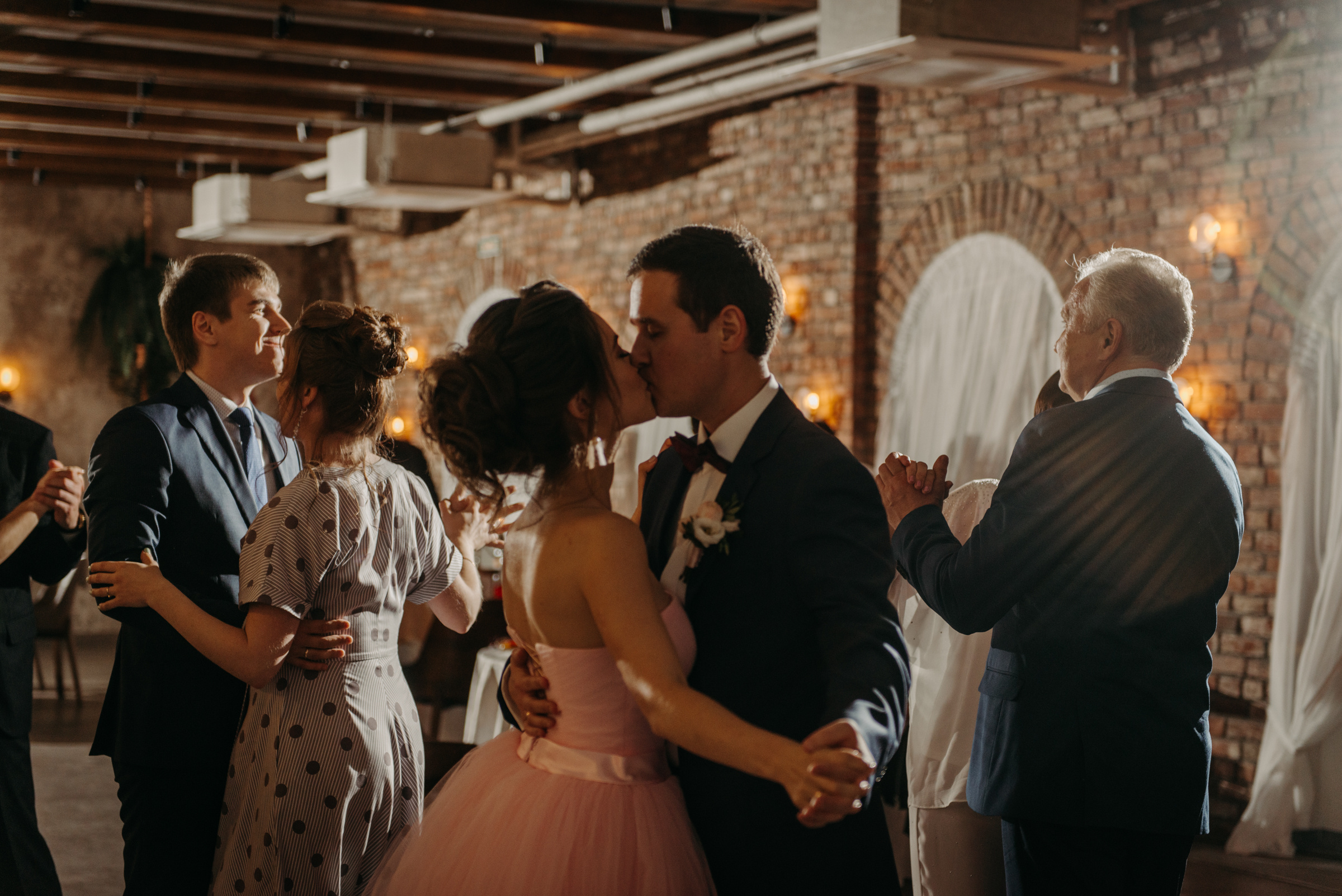 Летняя свадьба в отеле Введенский. Свадебный фотограф в Санкт-Петербурге Венера Ахметова