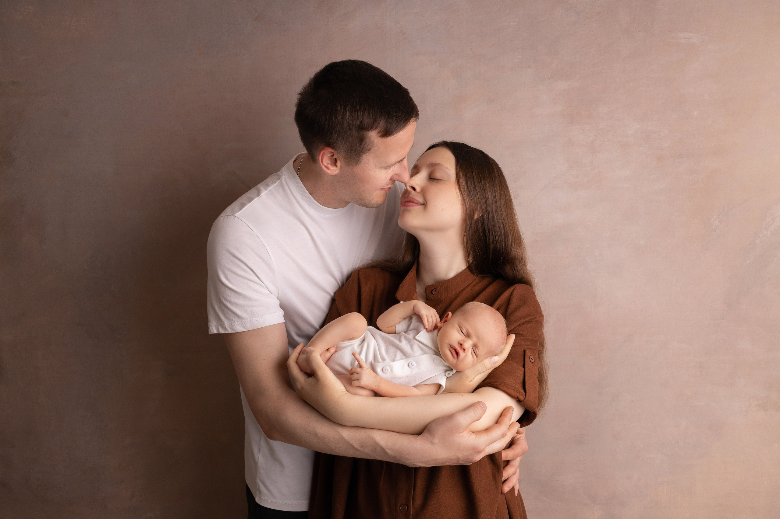 Семейные кадры от Elvira Kamaeva. Фотограф новорожденных малышей в Омске и Омской области Эльвира Камаева