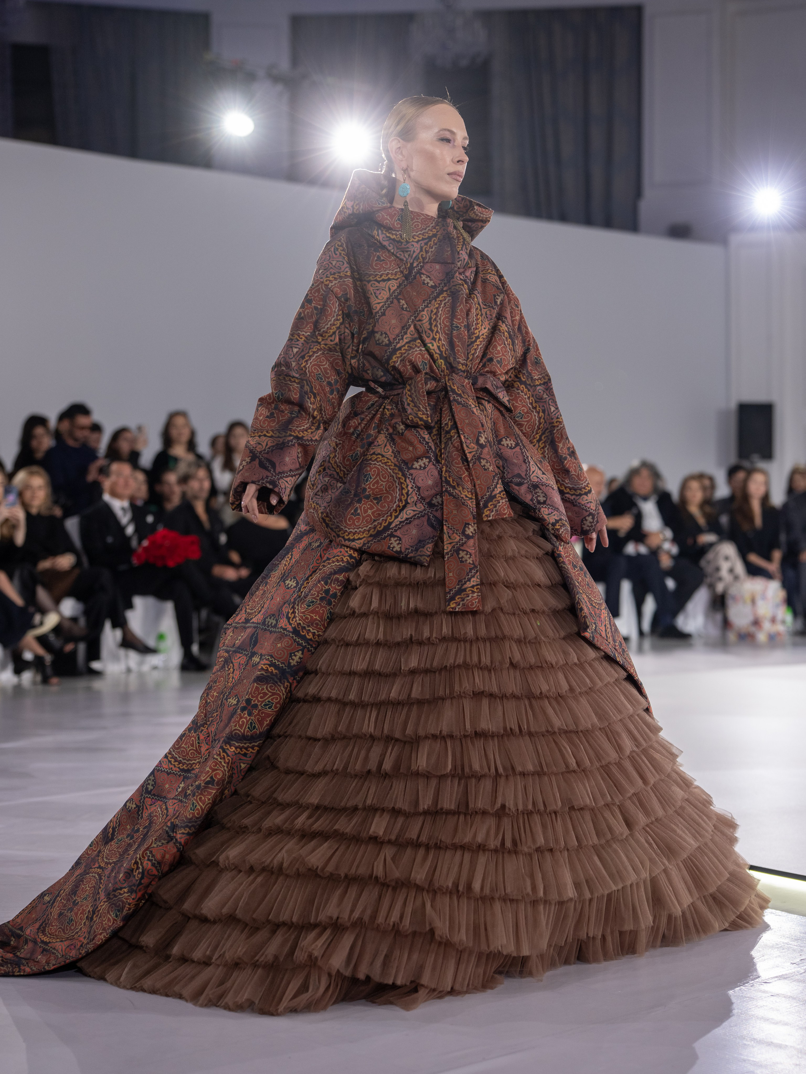 Дизайнер Aida Kaumenova. Сайт Алматинского НЮ АРТ, будуар и фэшн фотографа Дениса Карпенко