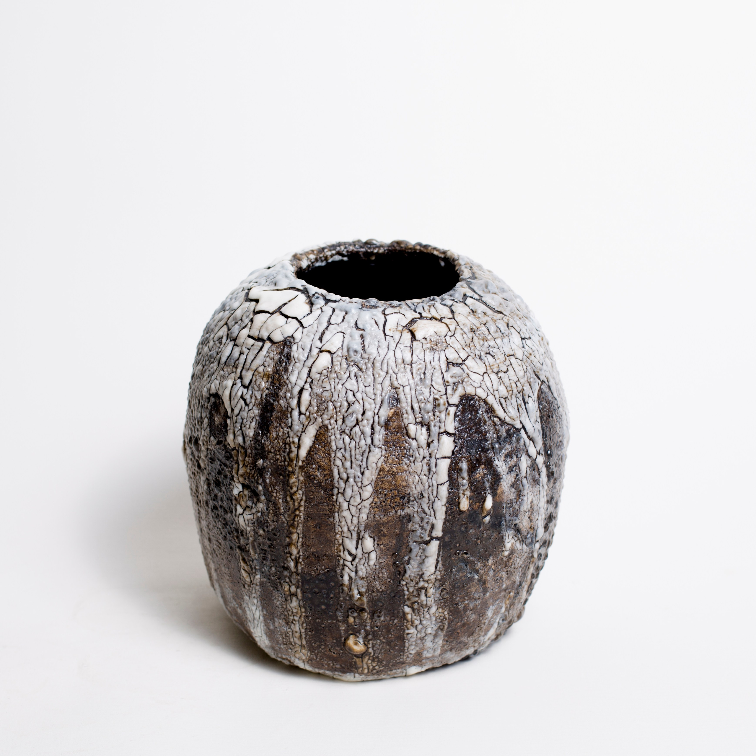 Snow. Художник керамист Вика Уйстрайх