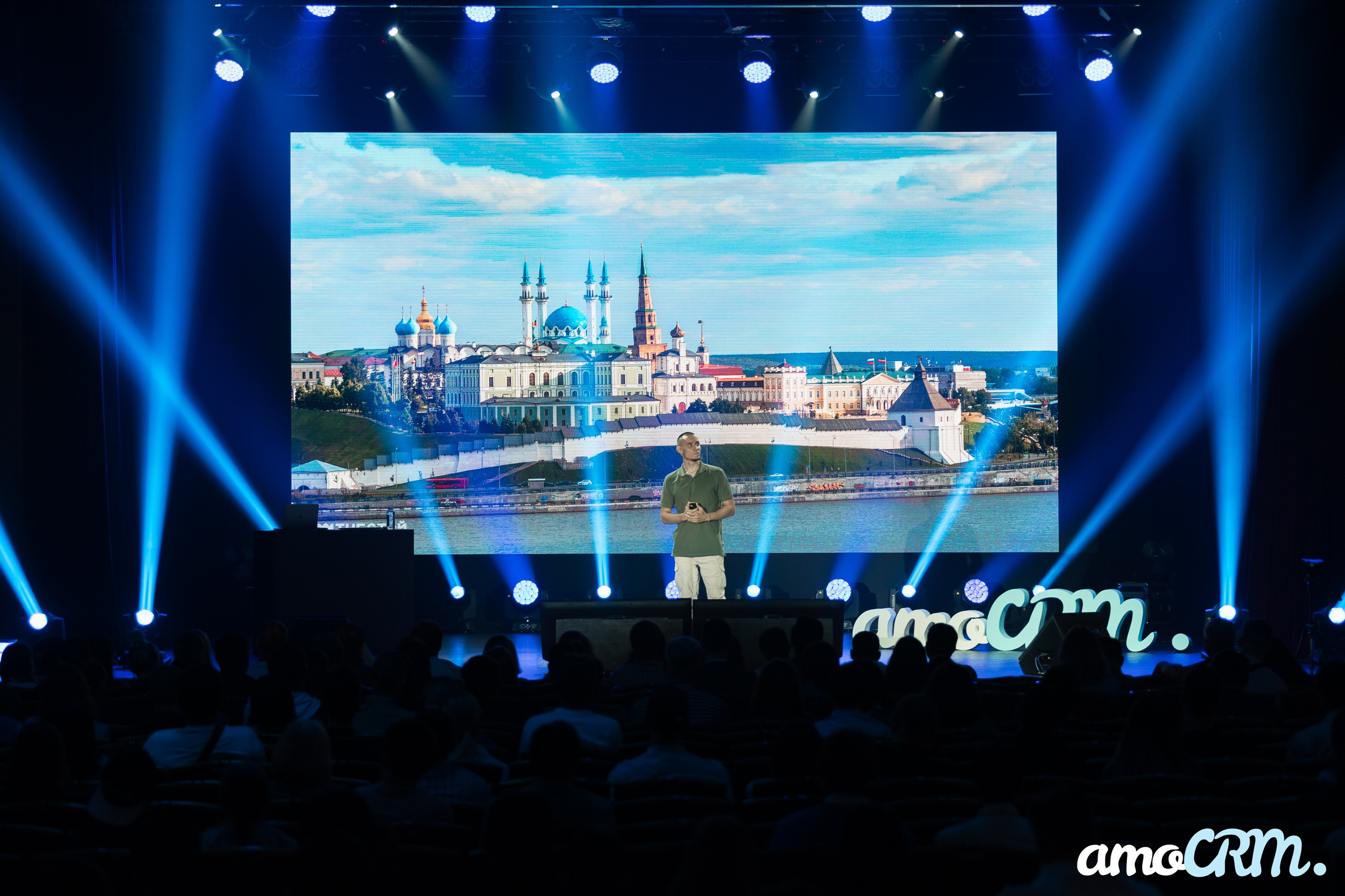 AMO CRM. Портретный и репортажный фотограф в Казани Максим Сипачев