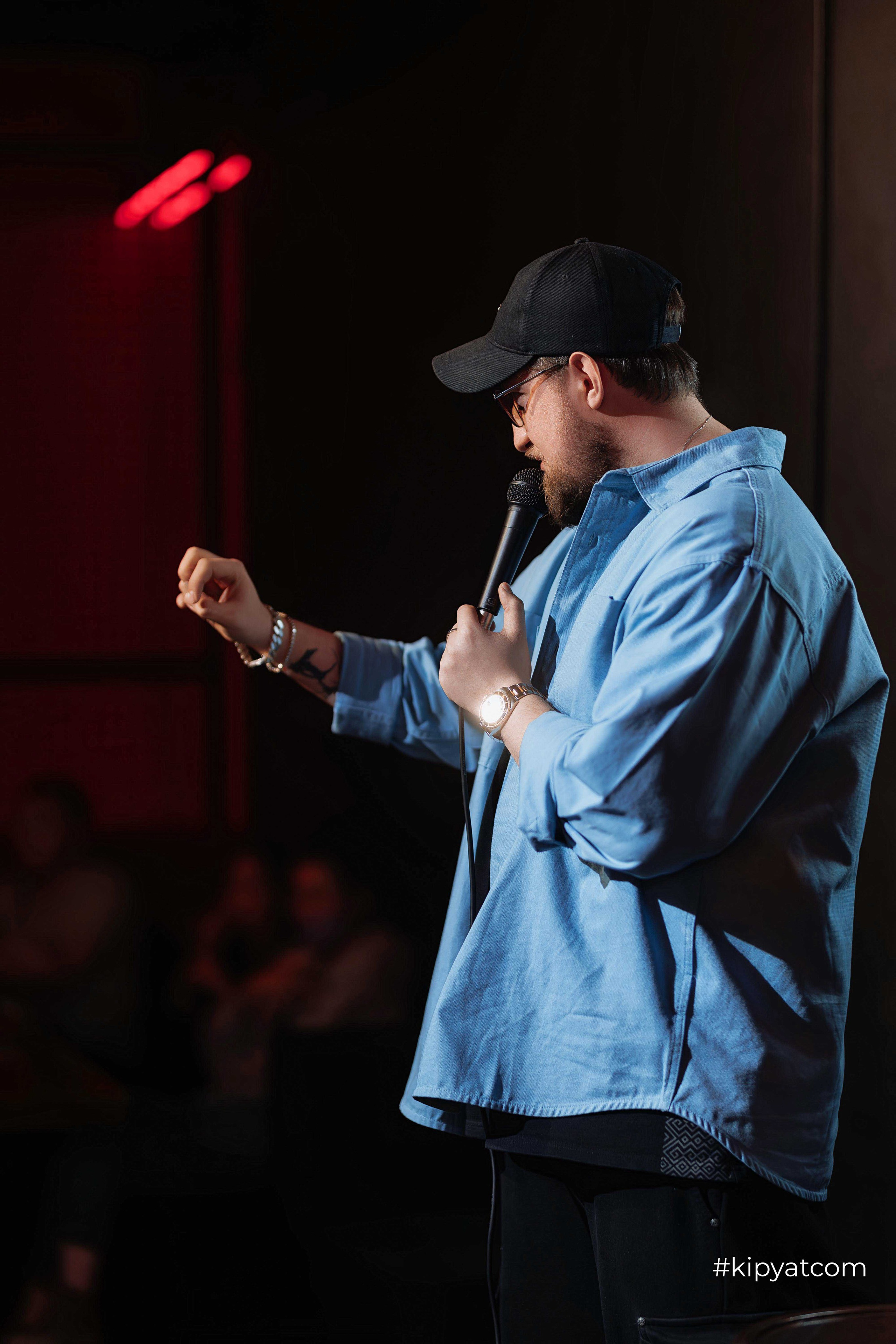 Сольный стендап концерт Александра Меркуль