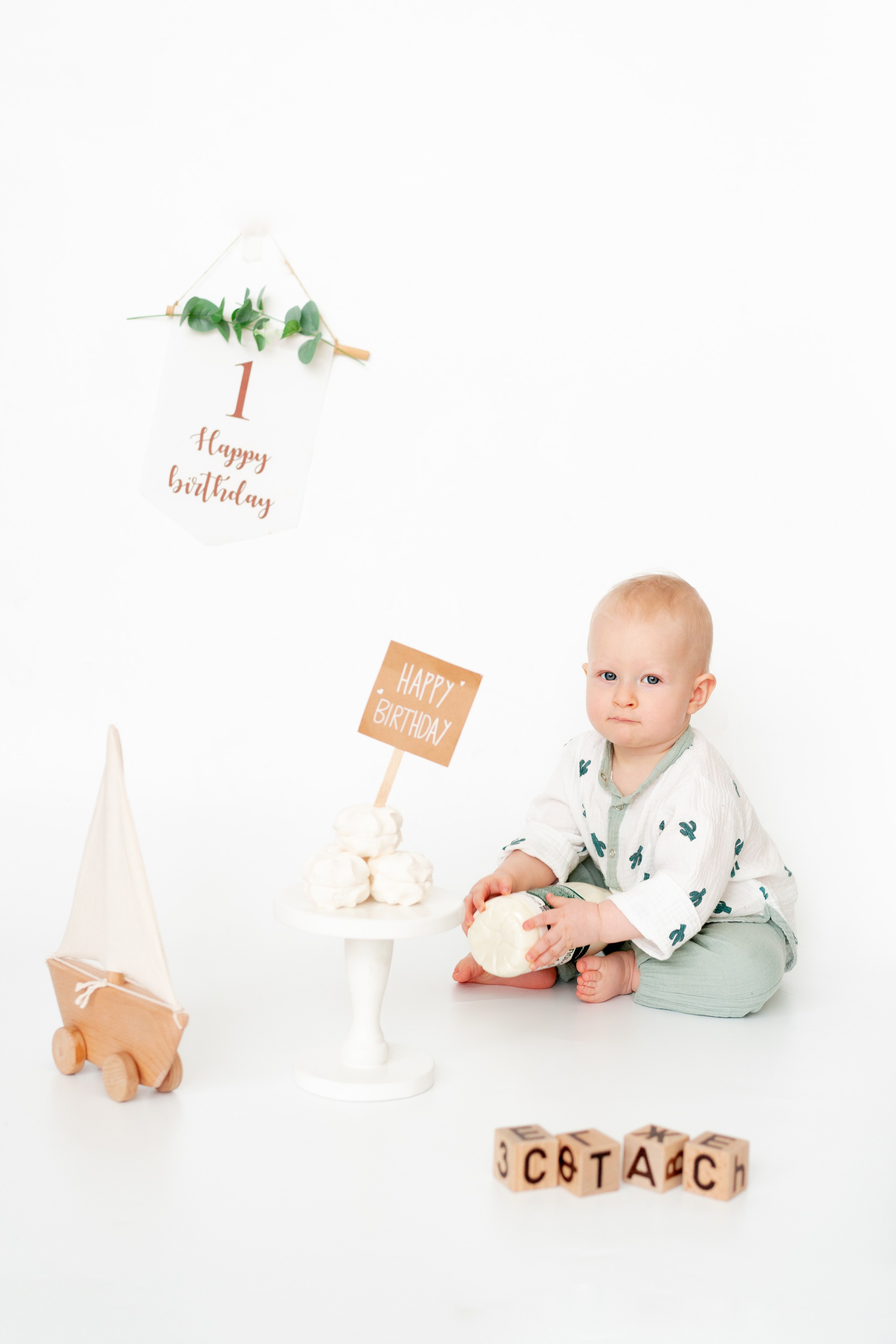 Крушение торта, Smash cake. Детская, семейная фотостудия в Санкт-Петербурге