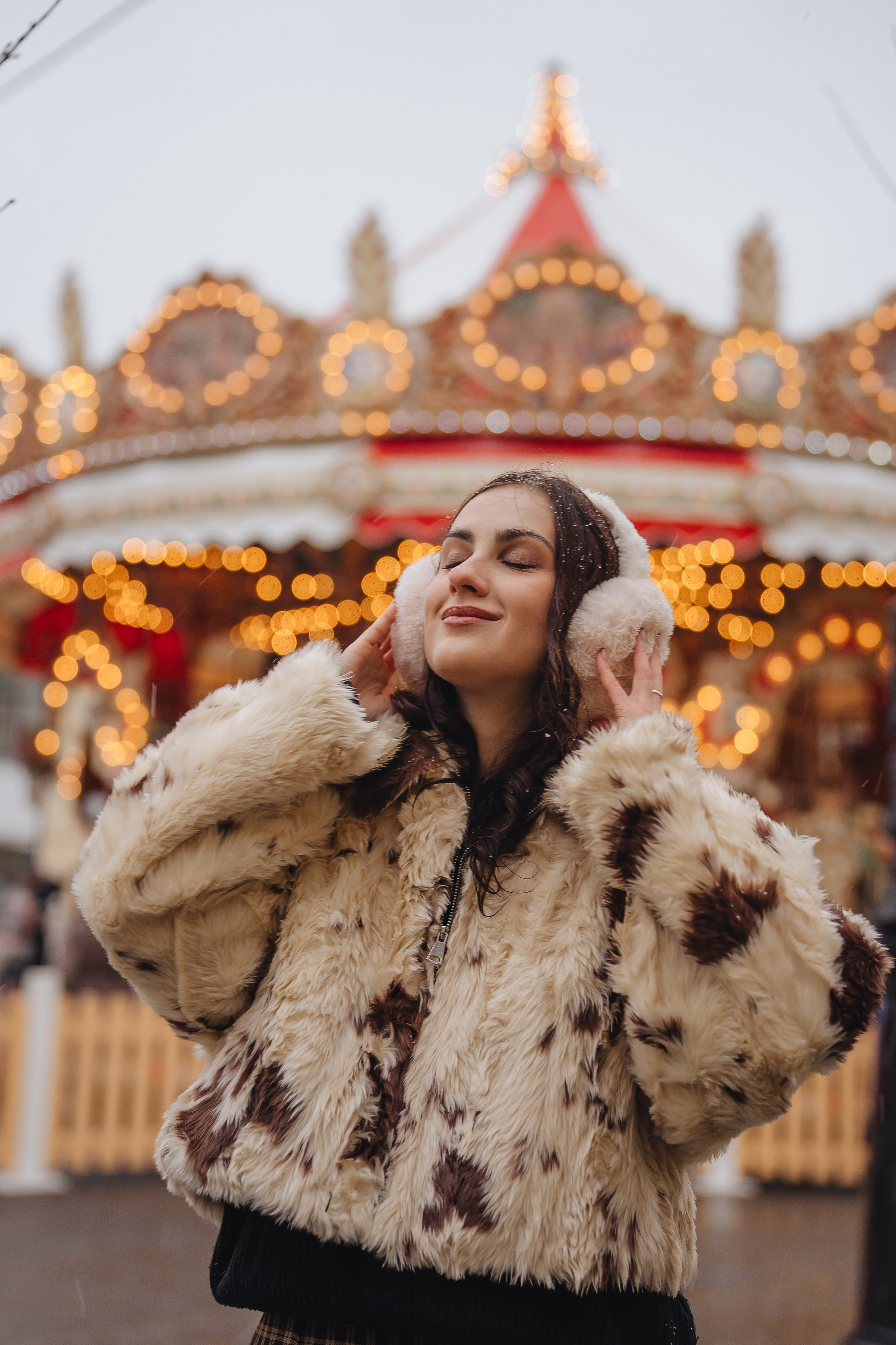 ПРОГУЛКА НА МАНЕЖНОЙ ПЛОЩАДИ ДЛЯ ДЕВУШКИ ПЕРЕД НОВЫМ ГОДОМ (НОВОГОДНЯЯ ФОТОСЕССИИЯ НА МАНЕЖНОЙ ПЛОЩАДИ). Профессиональный фотограф, Санкт-Петербург — Виктория Богомолова
