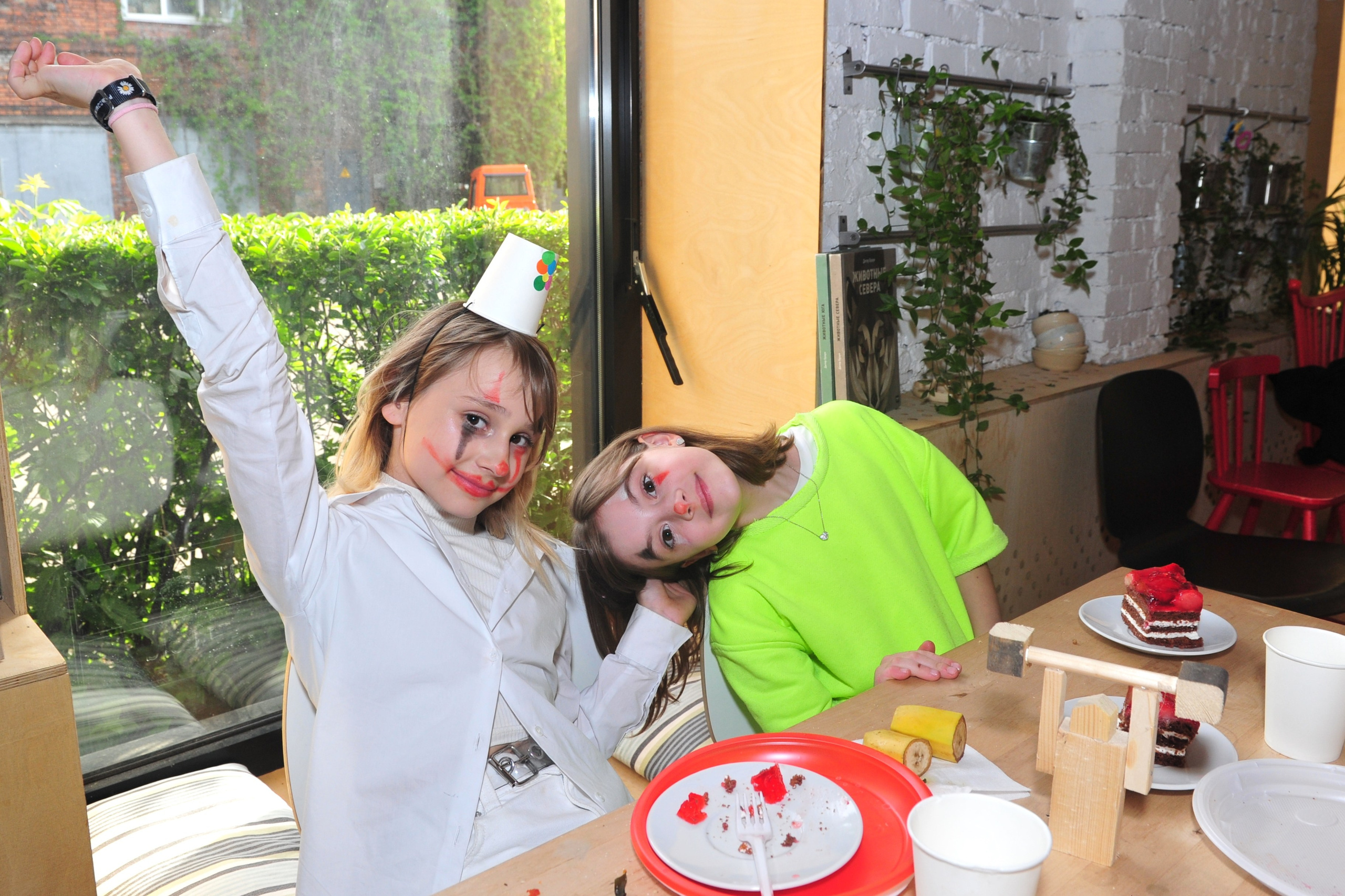 Выпускной для 4-го класса в Парке Горького на улице и в кафе. Свадебный и семейный фотограф в Москве Ирина Гончарова