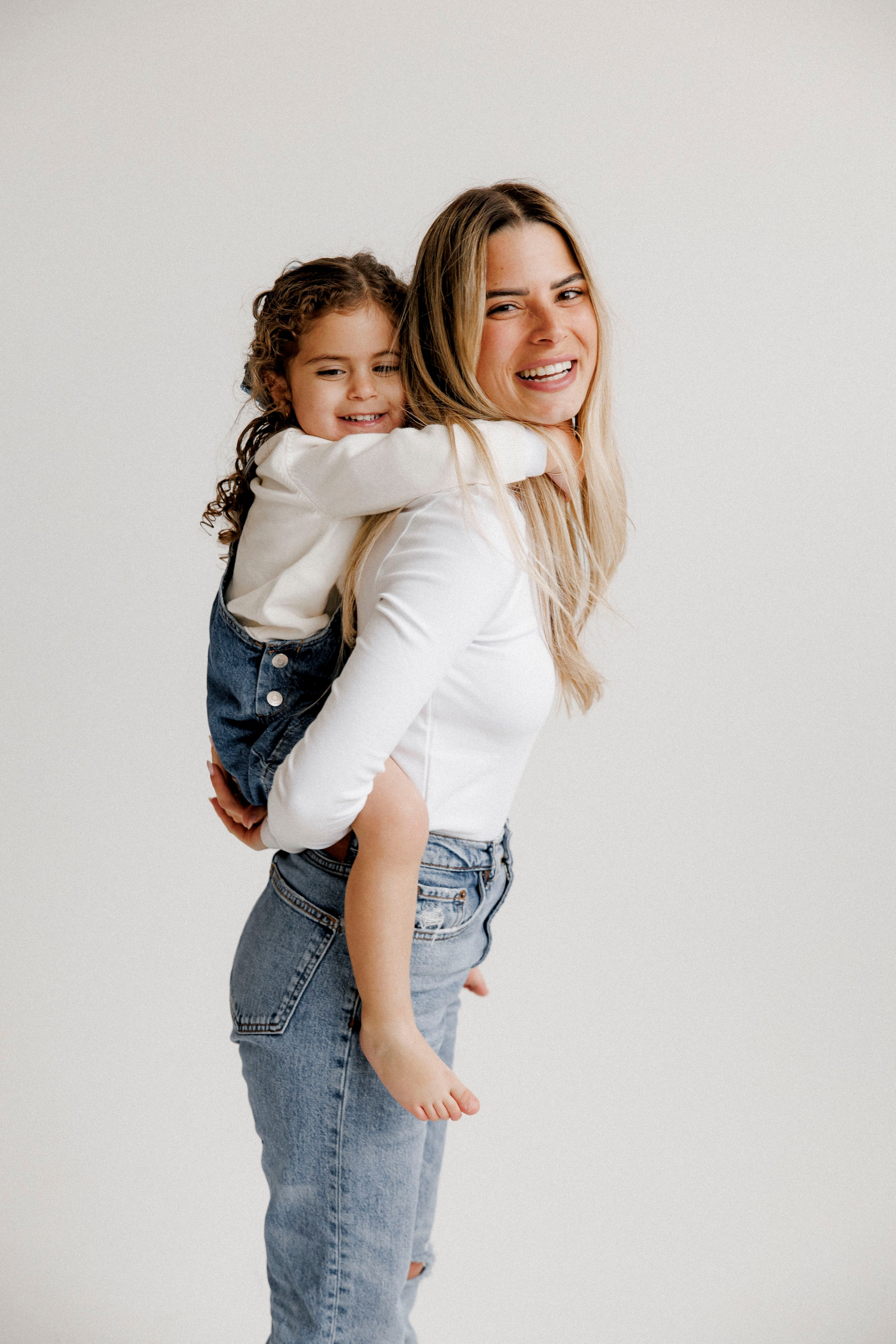 Family photoshoot in White Studio. Wedding and family photographer