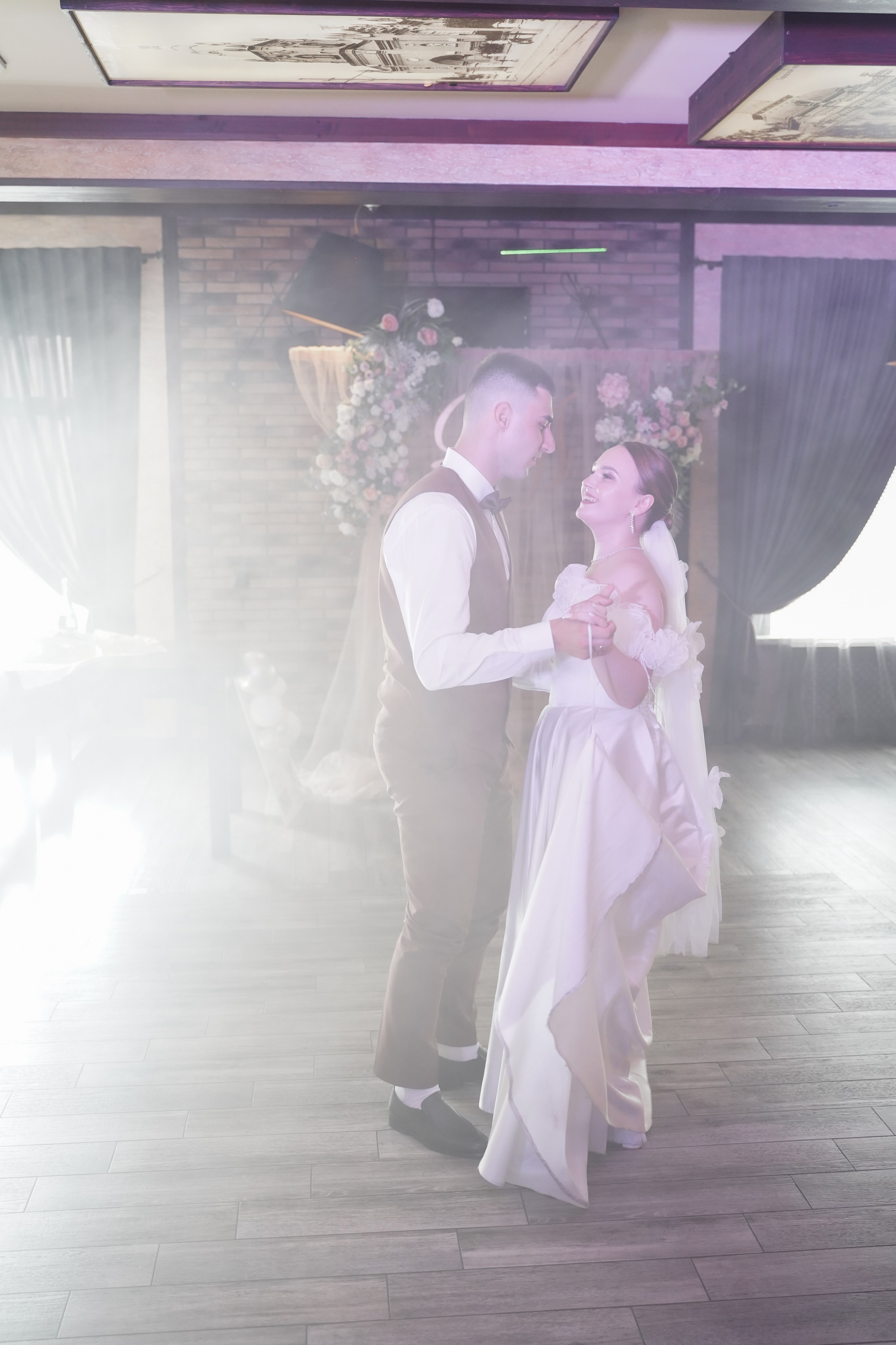 Арина и Даниил (г. Курск, Роща невест). Фотограф Вера Зверуго в Орле