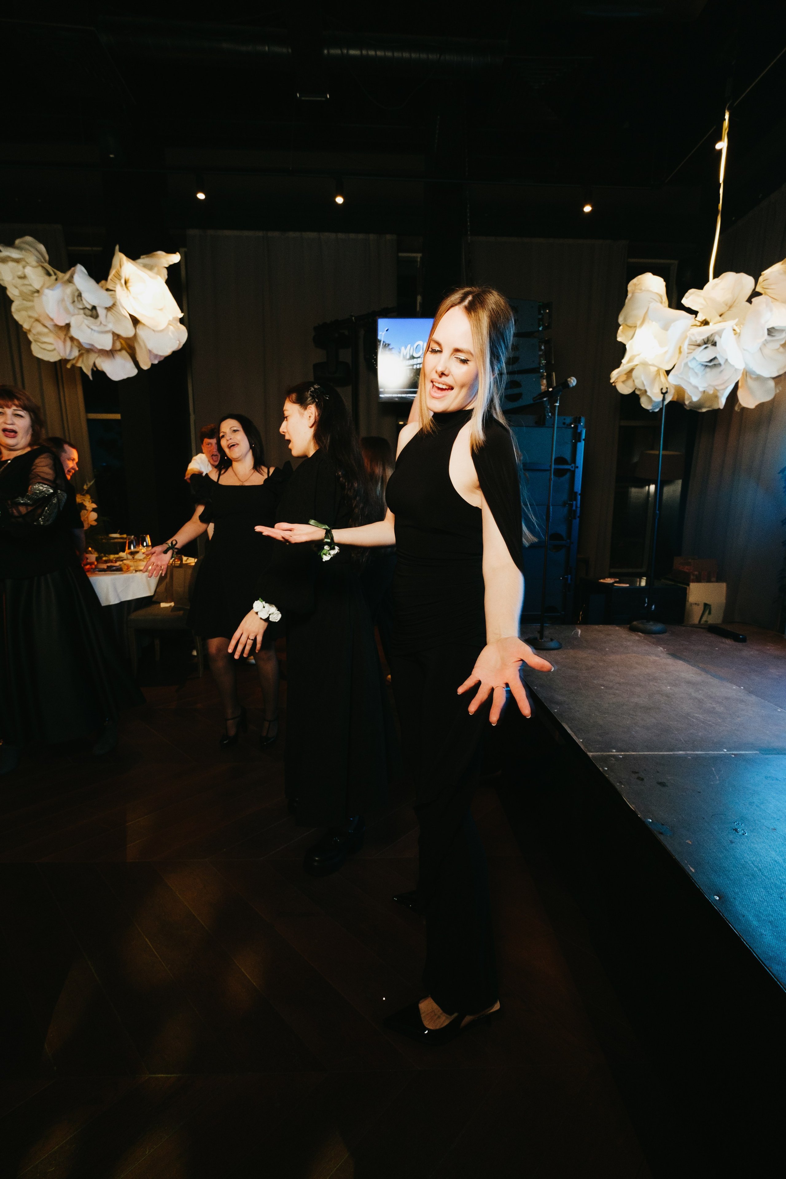 Корпоратив в Сириусу (Адлер) 10 лет компании. Свадебный фотограф Денис Ожигин в Краснодаре и крае. Эмоциональная и стильная съемка вашего дня