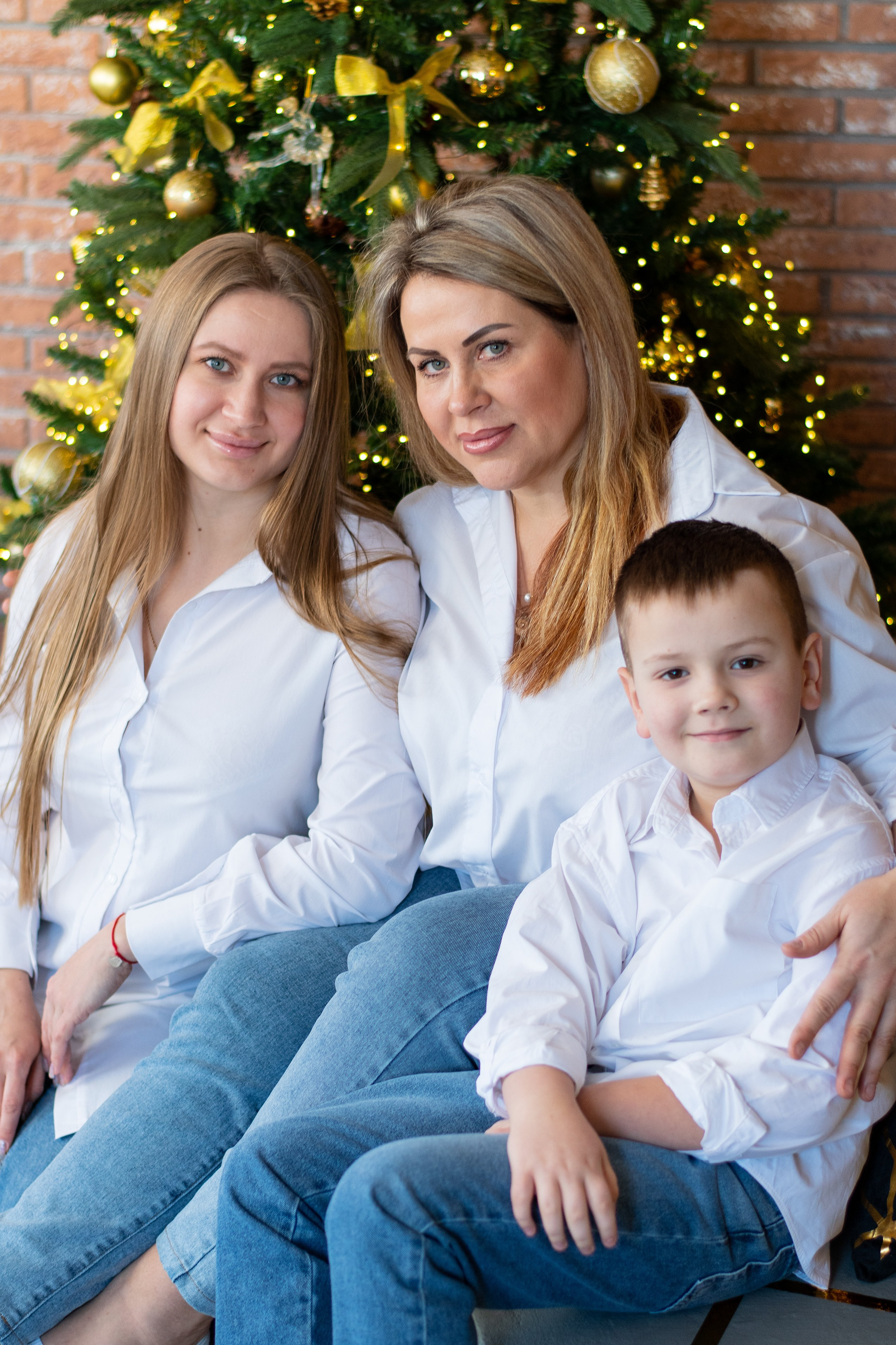 Оксана с семьей. Студийная съемка. Екатерина Бикбаева фотограф, видеограф, медиа-продюсер