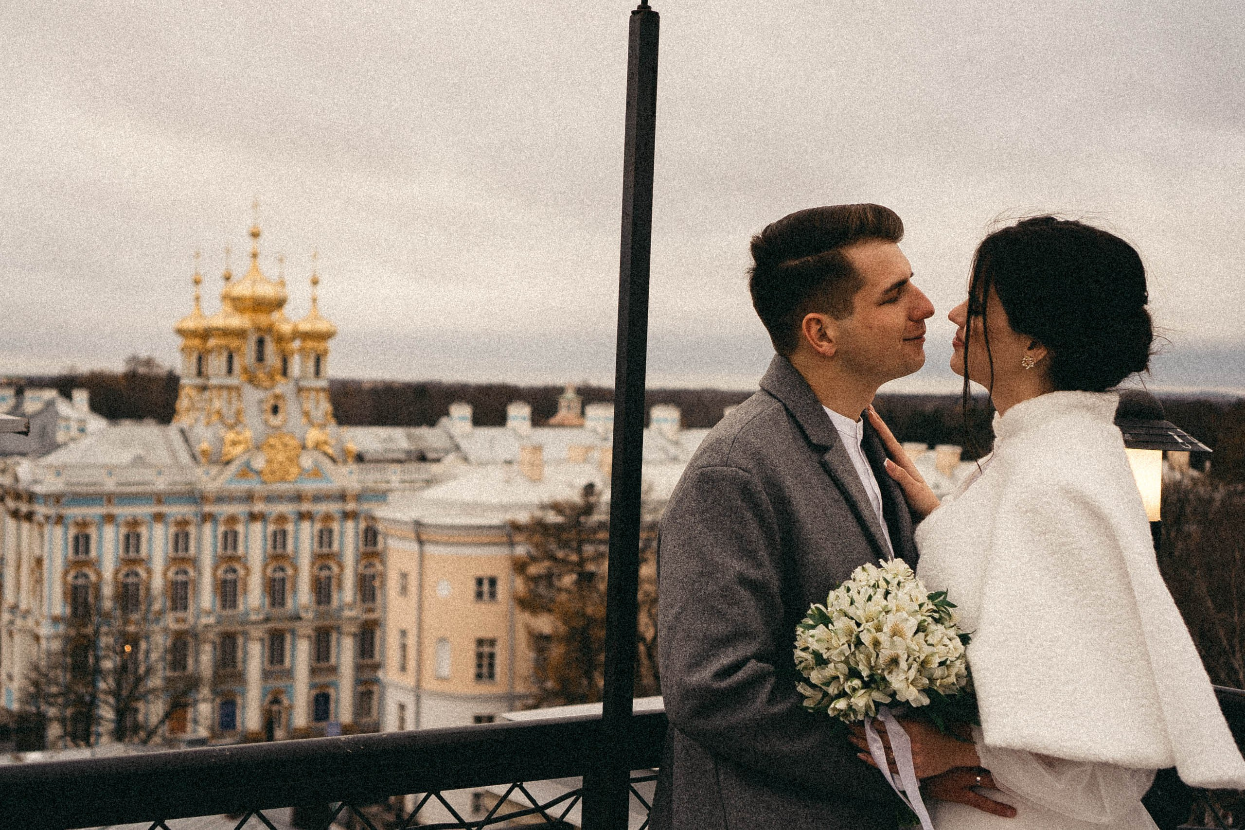 СВАДЕБНАЯ СЬЕМКА ПАРЫ В ГОРОДЕ ПУШКИН В ПАРКЕ ЕКАТЕРИНЕНСКОМ В НОЯБРЕ. Профессиональный фотограф, Санкт-Петербург — Виктория Богомолова