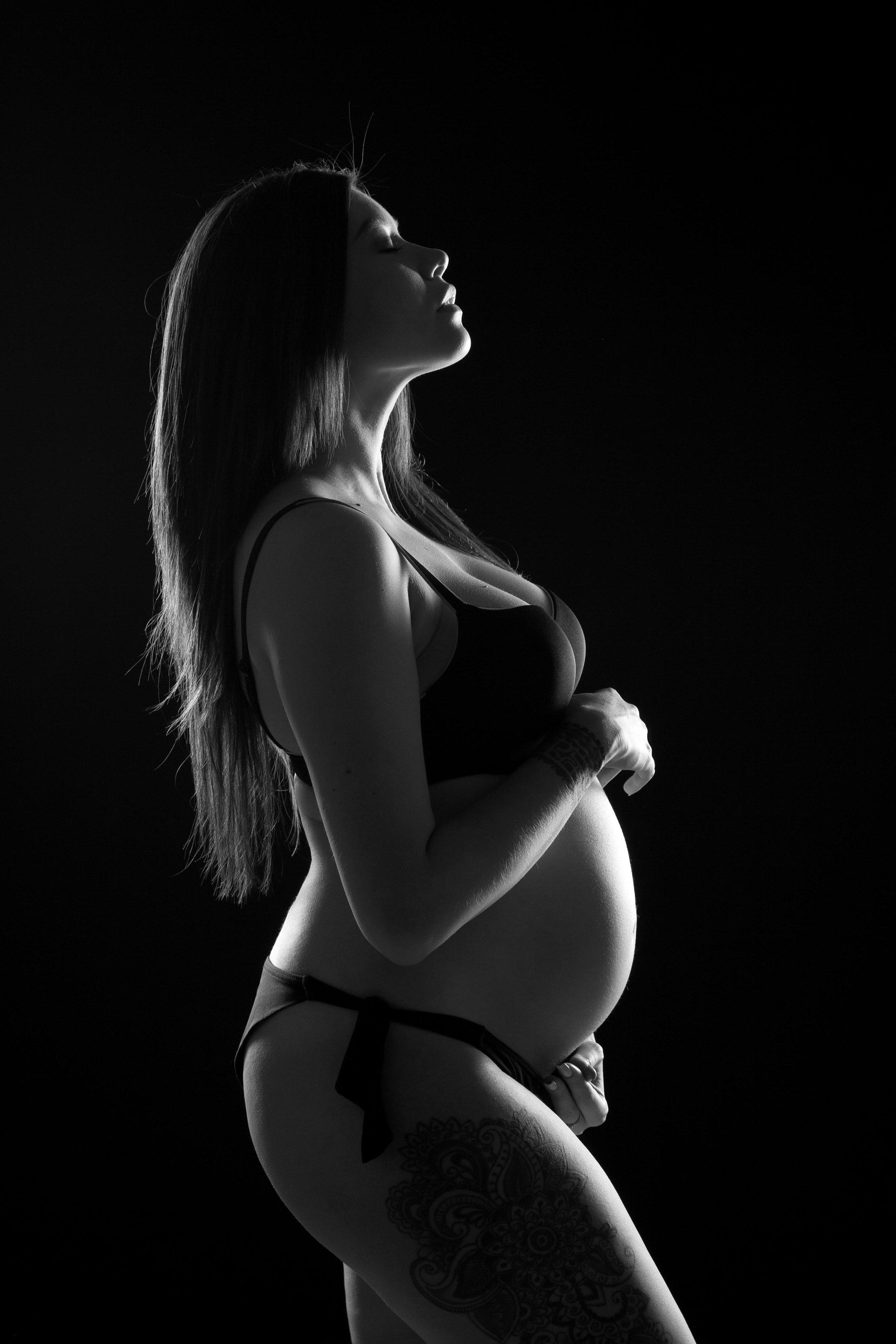 Профессиональная фотосессия беременности. Фотостудия Алматы. Семейная и детская фотостудия Family studio.Фотограф Алматы