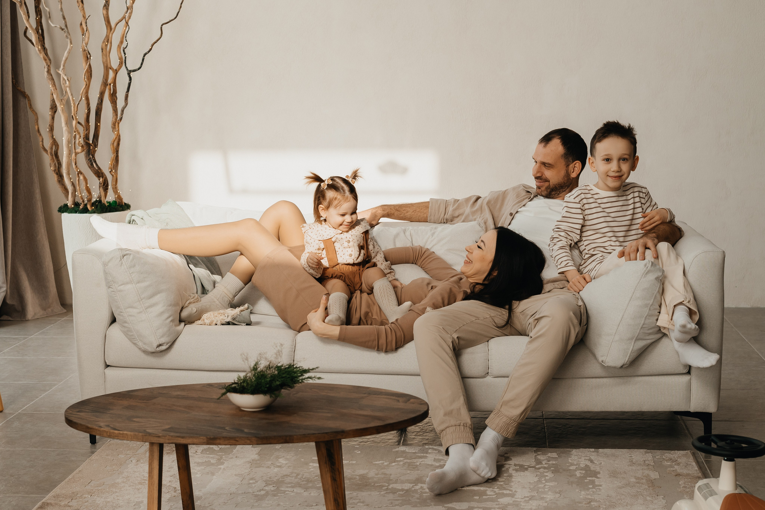 Семейная фотосессия в студии-дом. Семейный и детский фотограф Кущ Наташа