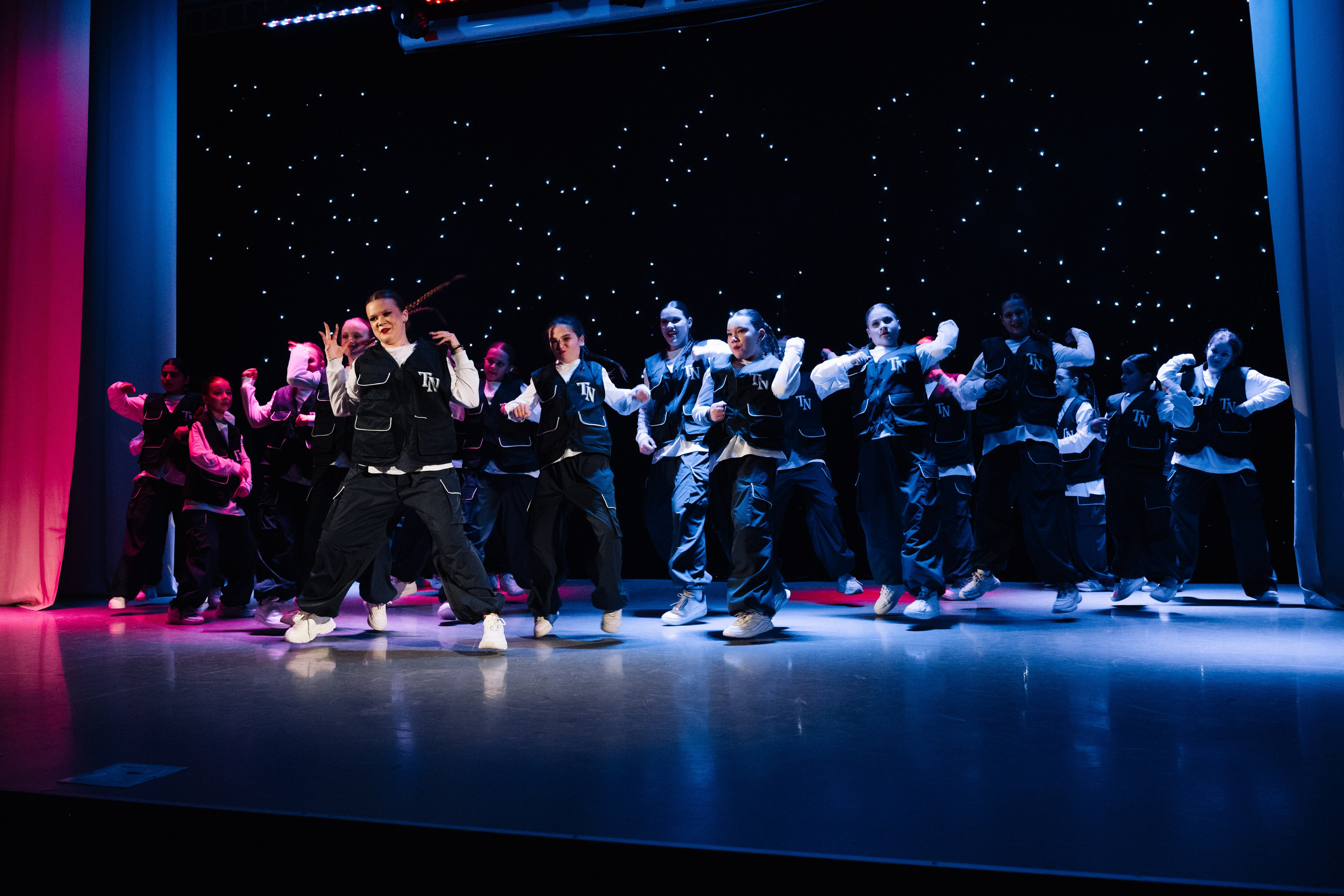 Благотворительный концерт в помощь Артему Сардаряну. Фотограф Артем Севостьянов. Профессиональная фотосъемка в Ногинске, Москве, Московской области и за границей