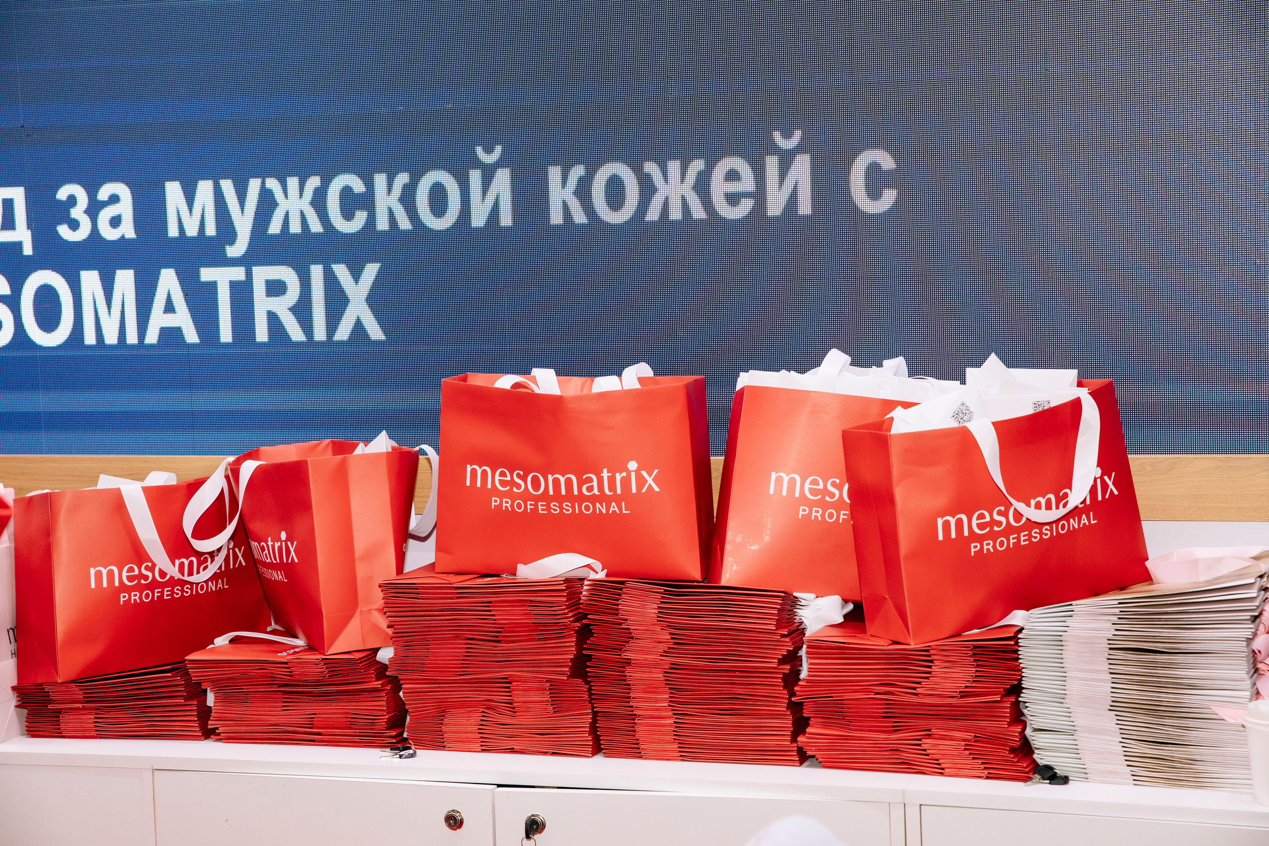 Выставка BEAUNITY by InterCHARM 2026. Профессиональный фотограф в Москве | Заказать фотосессию и съемку