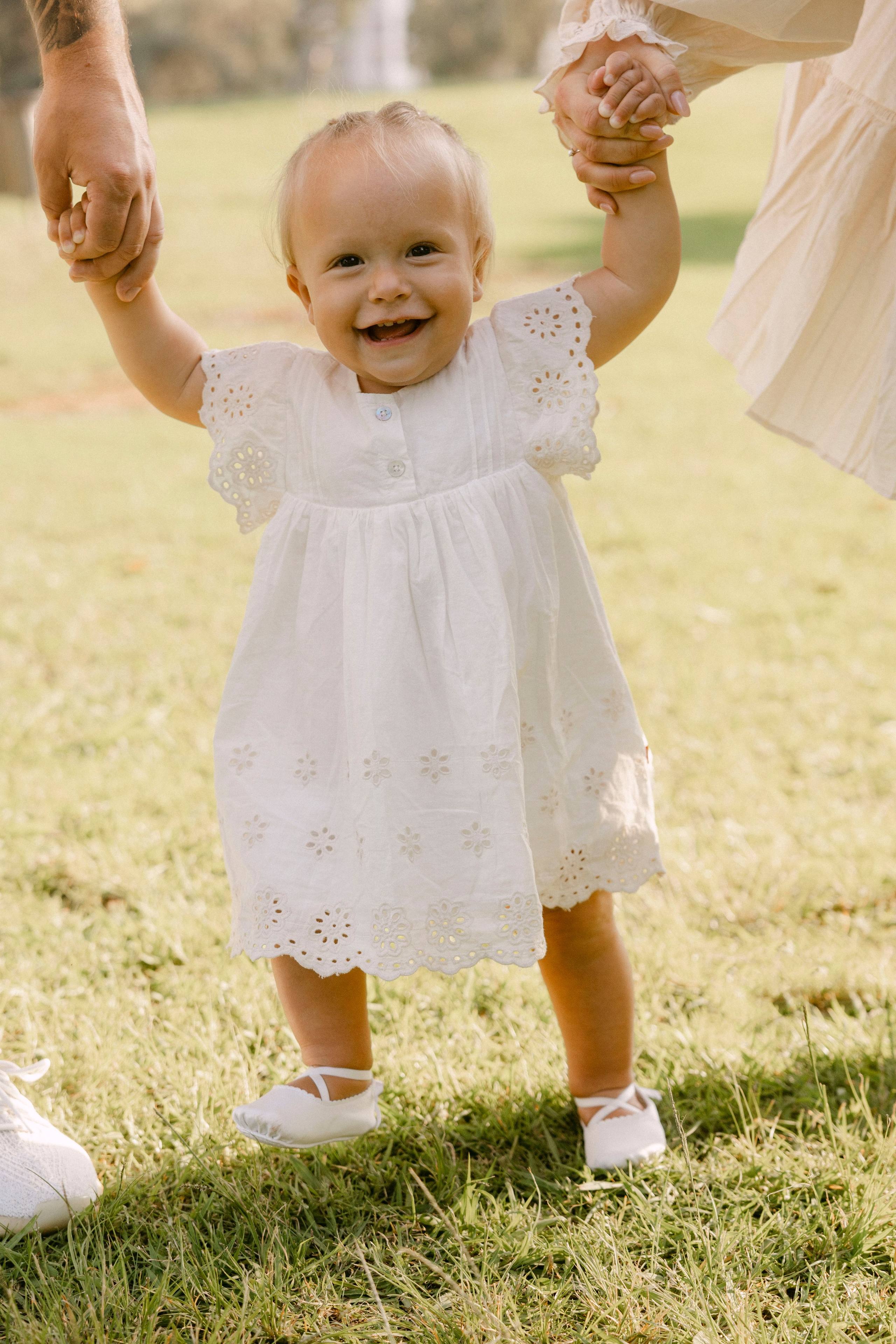 First year photoshoot inside the park (sunset). Wedding and family photographer