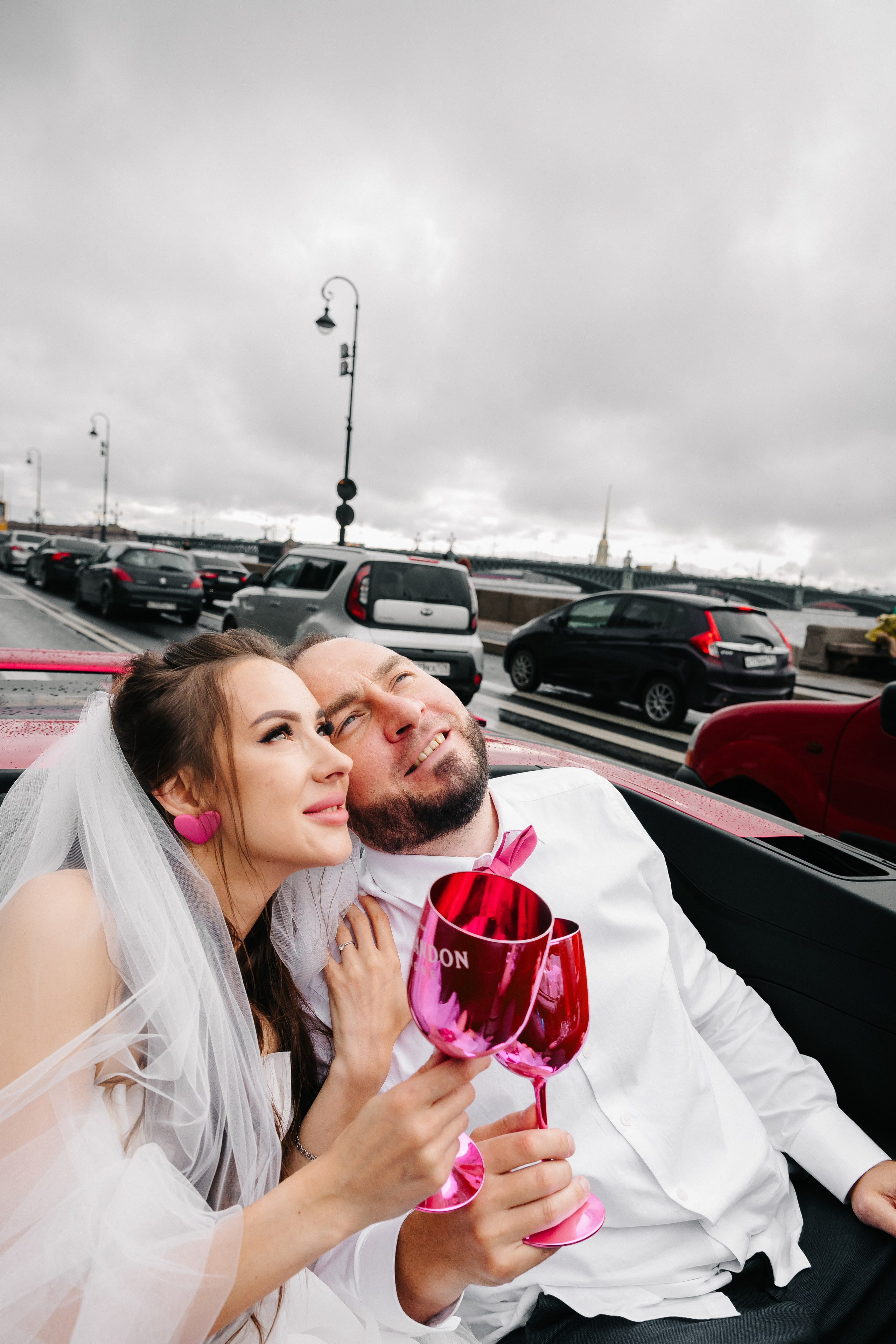 ДВОРЕЦ № 2 | Июль, кабриолет, академия Штиглица. Свадебный фотограф в Санкт-Петербурге Полина Корзухина