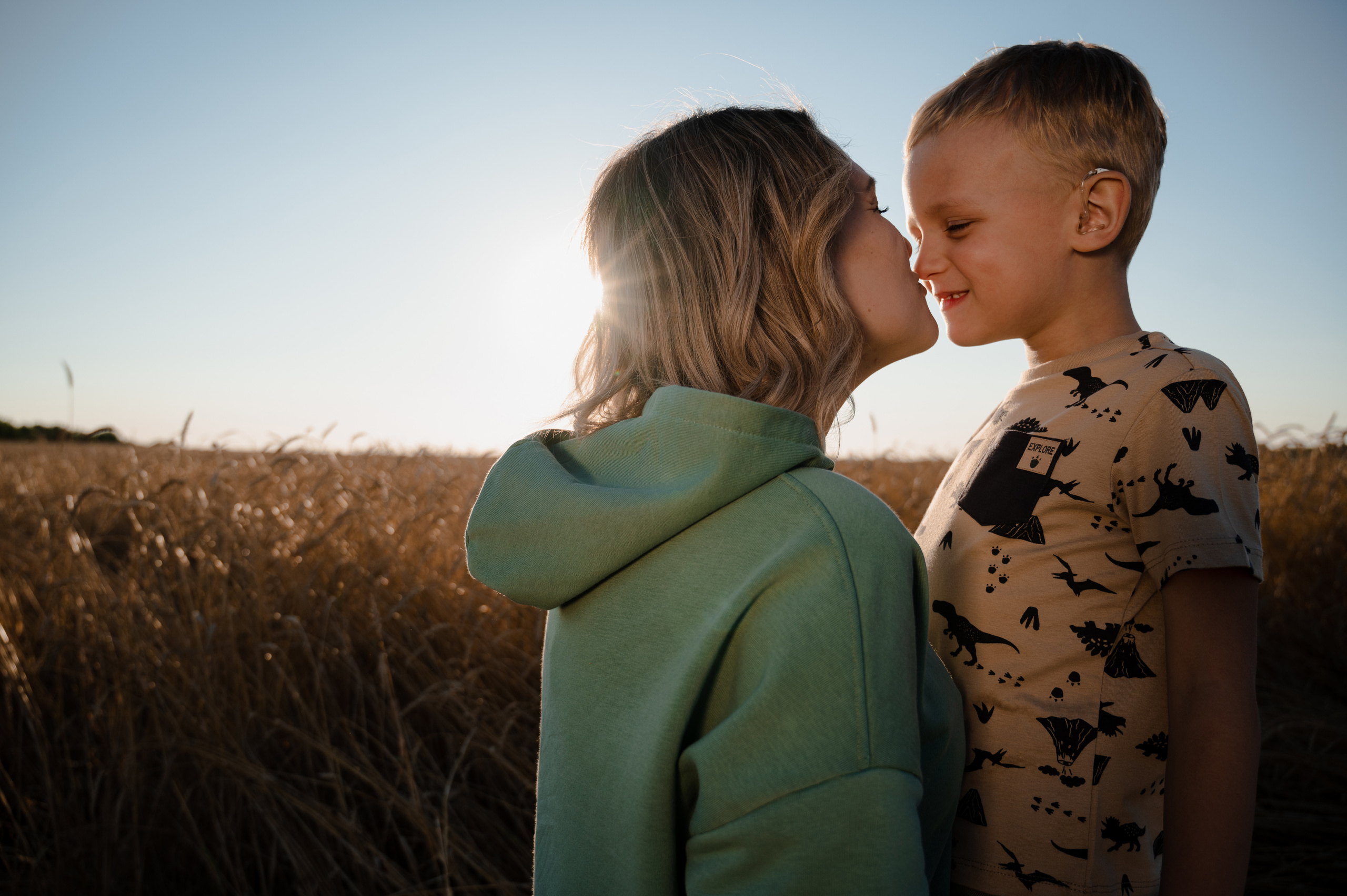 Маша и Саша, пшеница. Фотограф Красноярск Екатерина Карпеза
