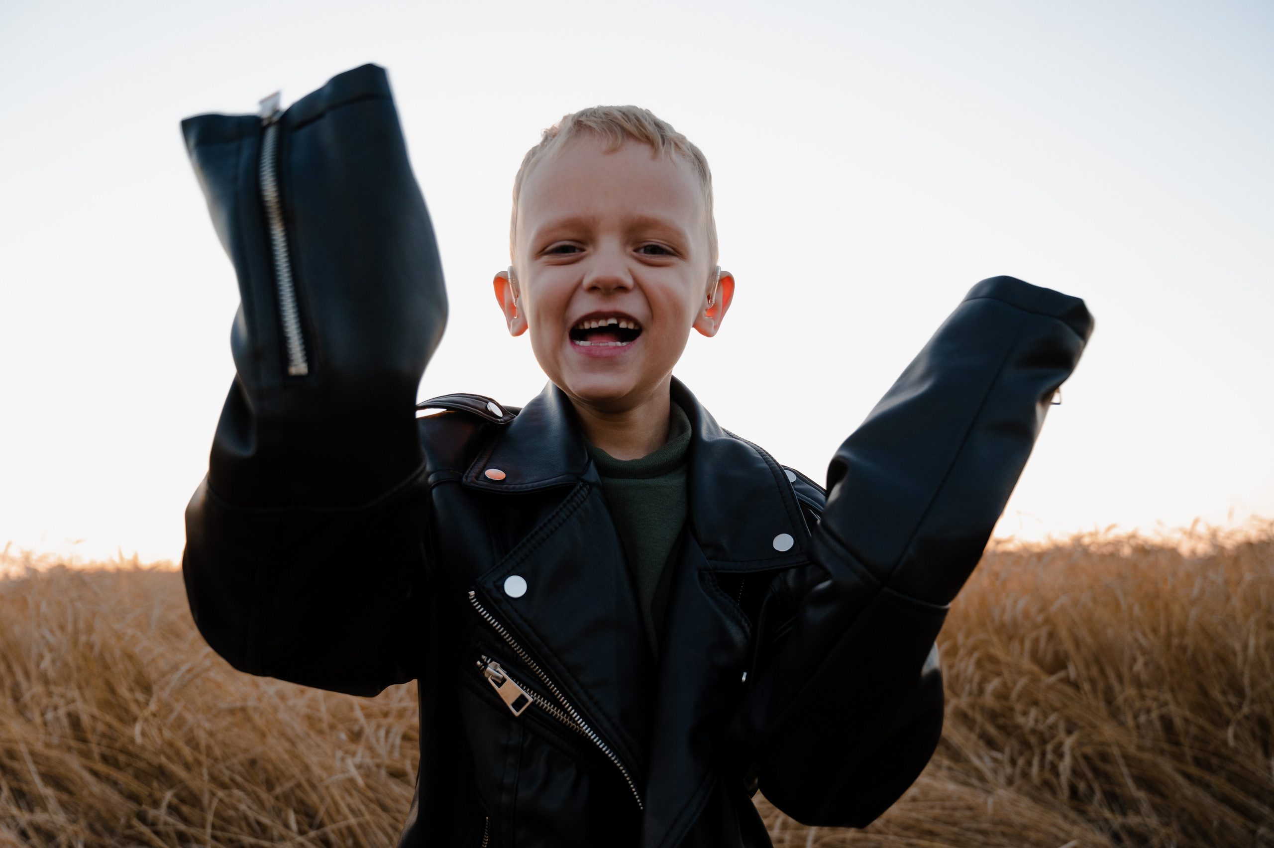 Маша и Саша, пшеница. Фотограф Красноярск Екатерина Карпеза