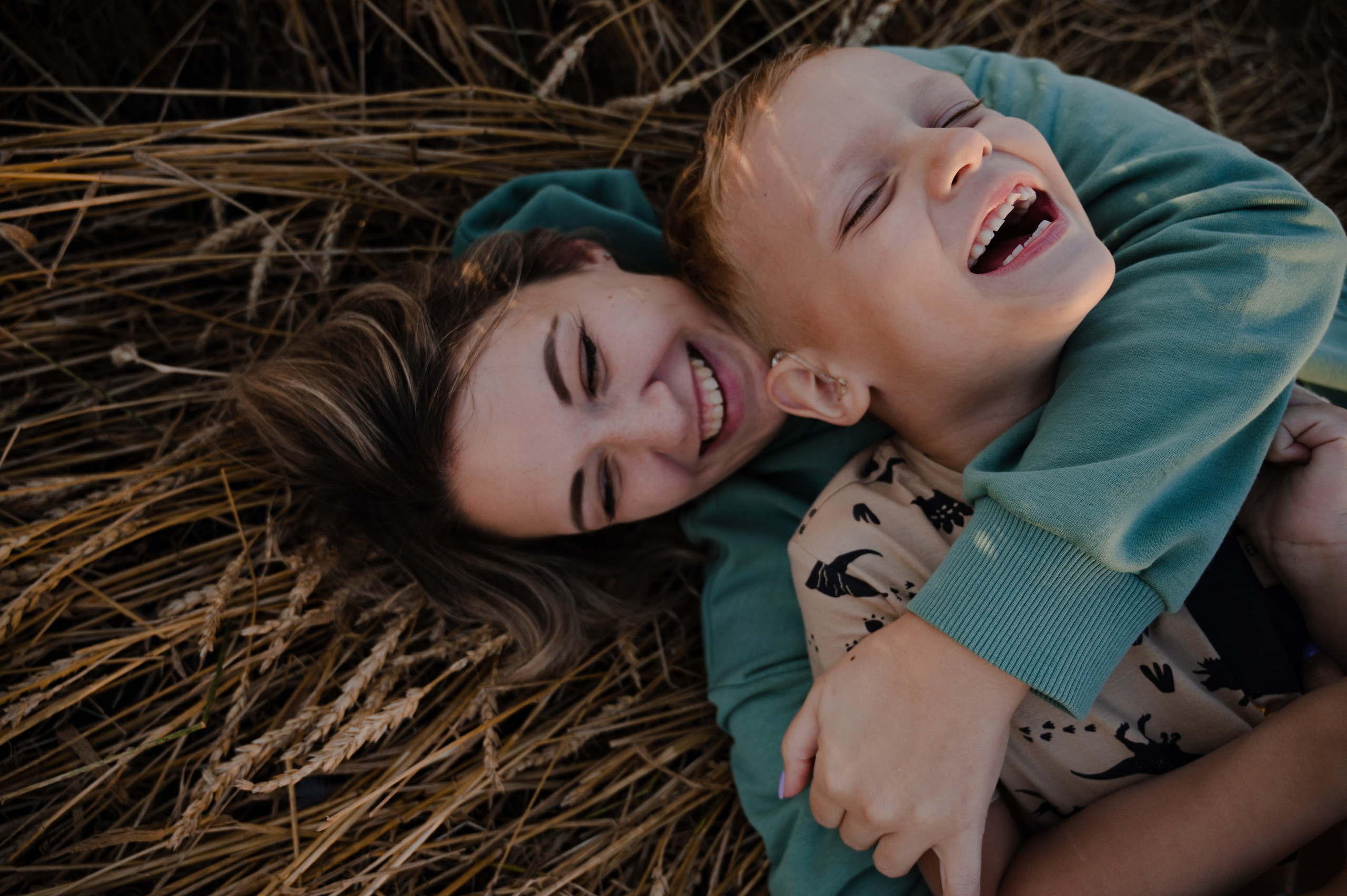 Маша и Саша, пшеница. Фотограф Красноярск Екатерина Карпеза