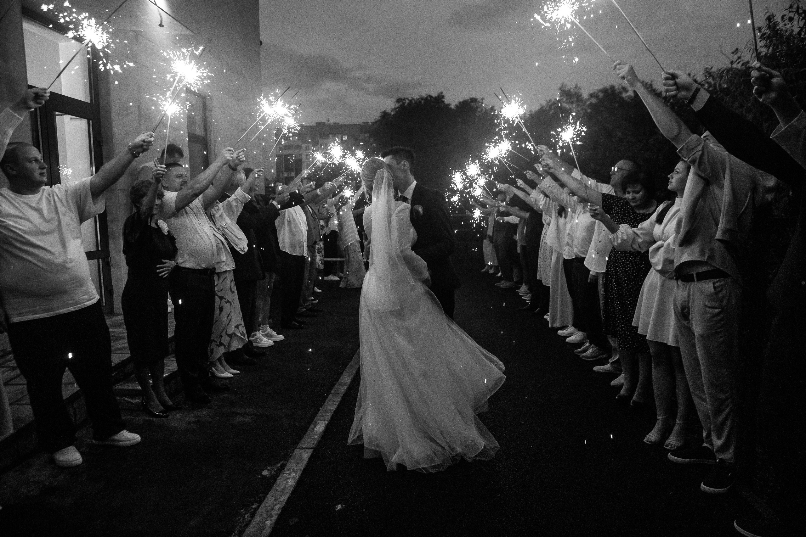 Евгения и Николай утренние сборы. Свадебный фотограф Виктория Чуйко Магнитогорск. Визуал для бизнеса