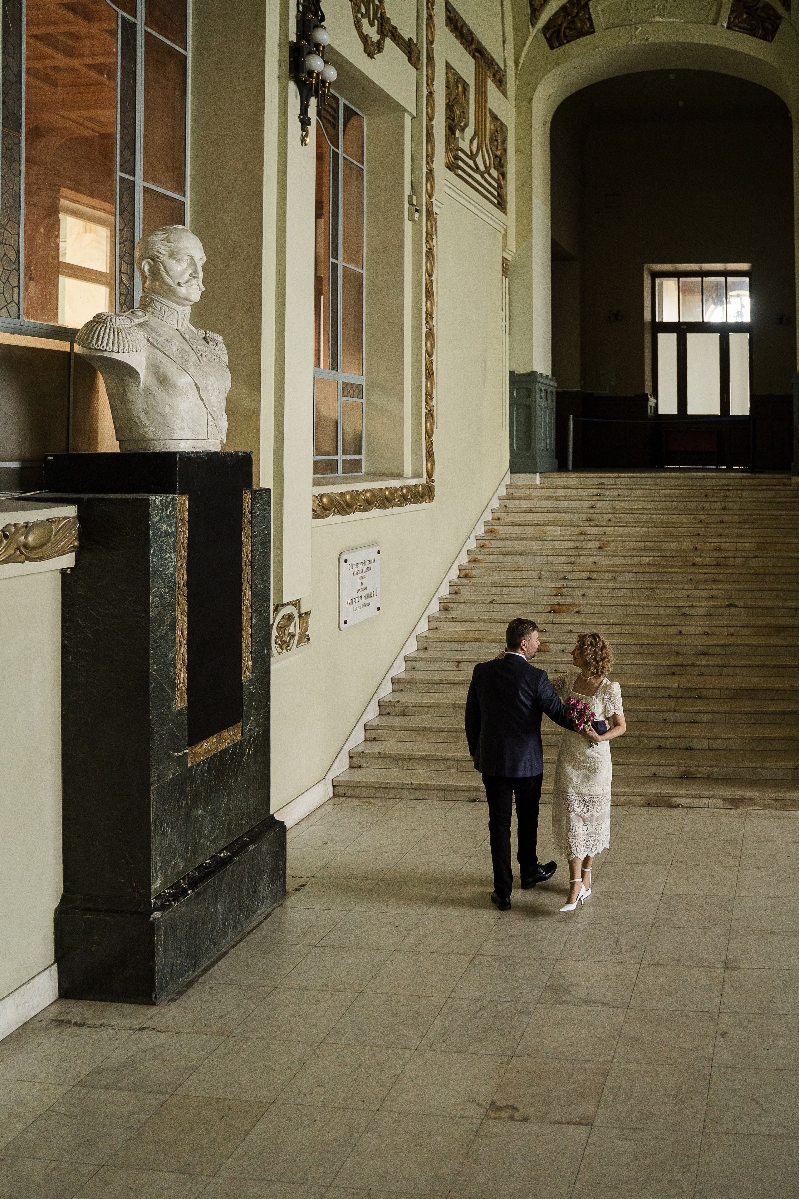 Свадебная фотосессия на Витебском вокзале. Свадебный и семейный фотограф в Пушкине и Санкт-Петербурге Мария Филиппова