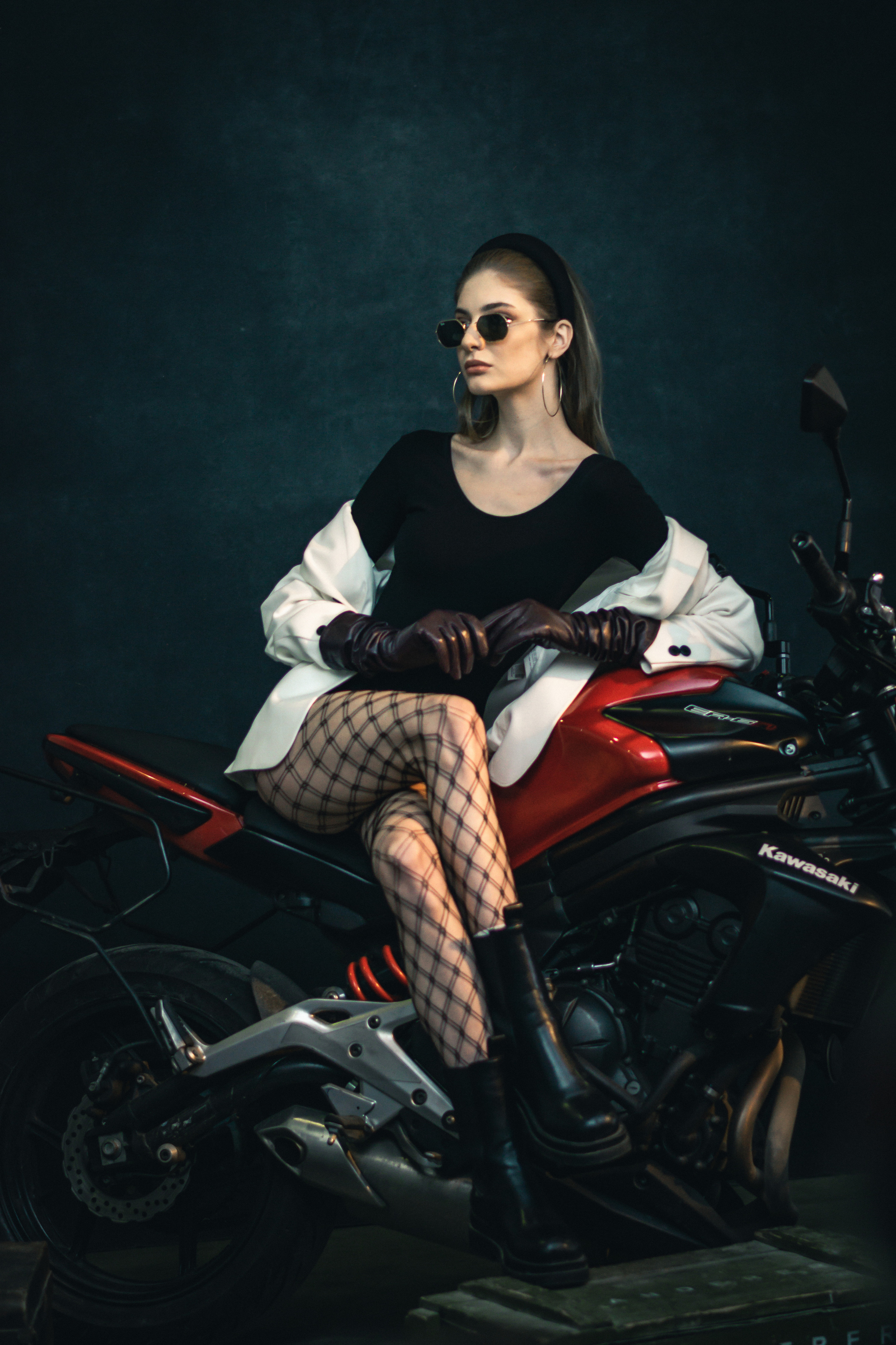 Девушка на мотоцикле