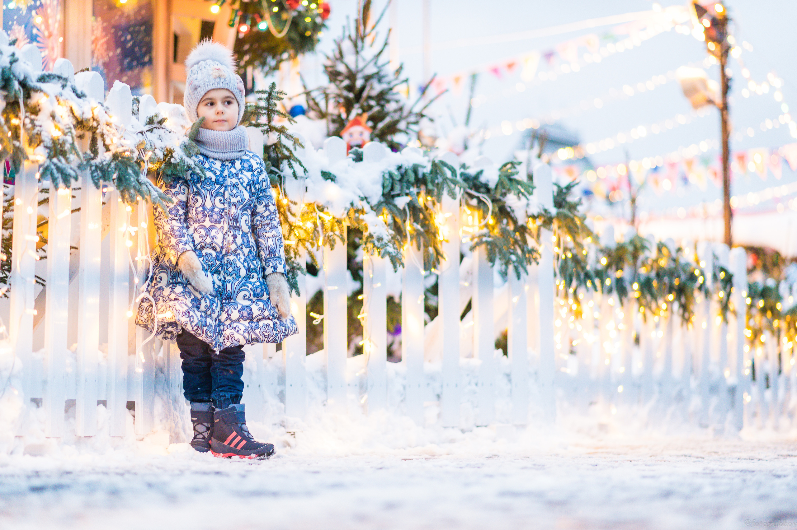 Маленькая девочка на кремлевской ярмарке