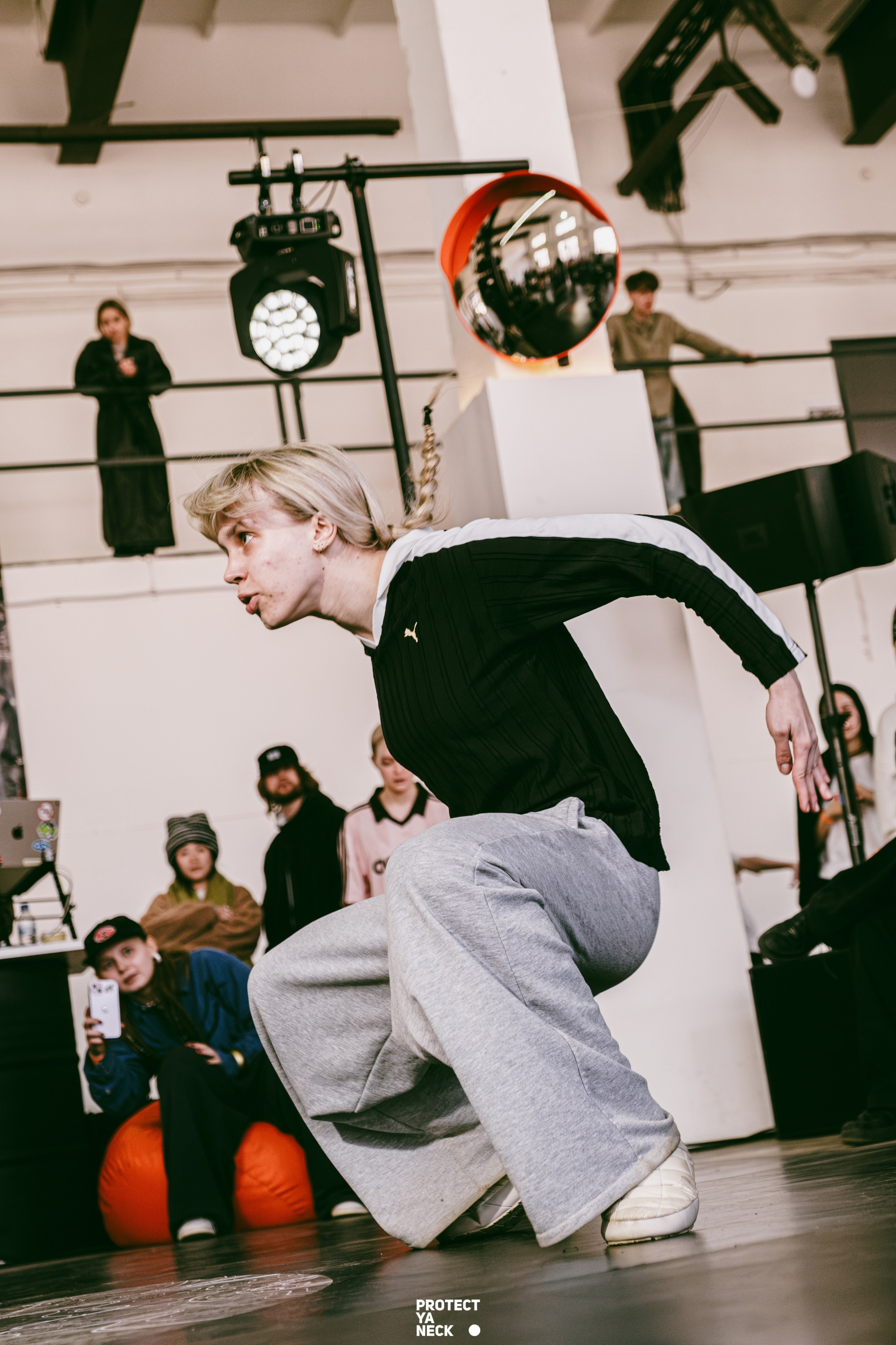 PROTECT YA NECK 22/03 (@youlovebu). Соня бу тебя сфоткала