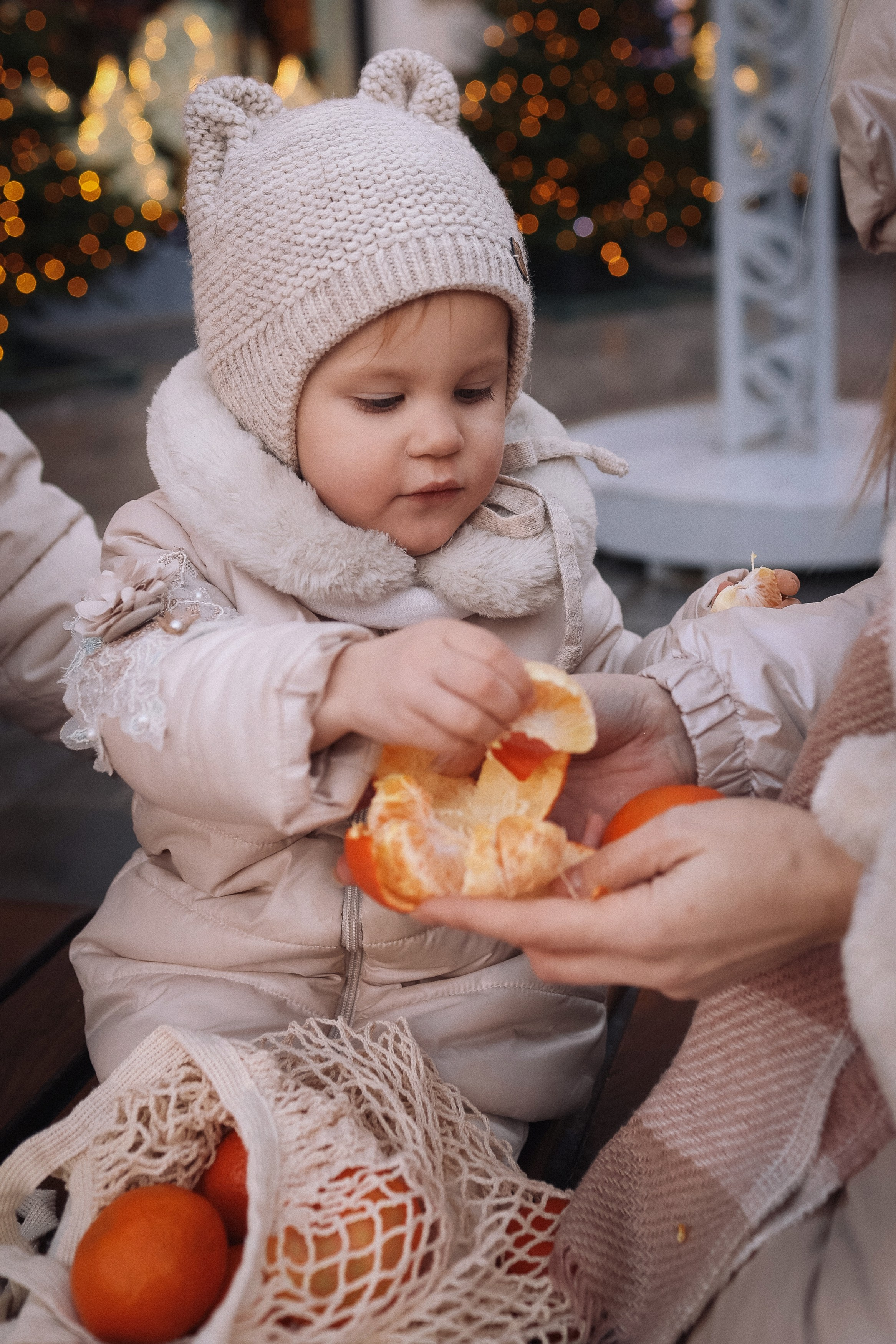 Вместе с бабушкой Света Жанна и малышка Лиза. Фотограф Владимир Москва