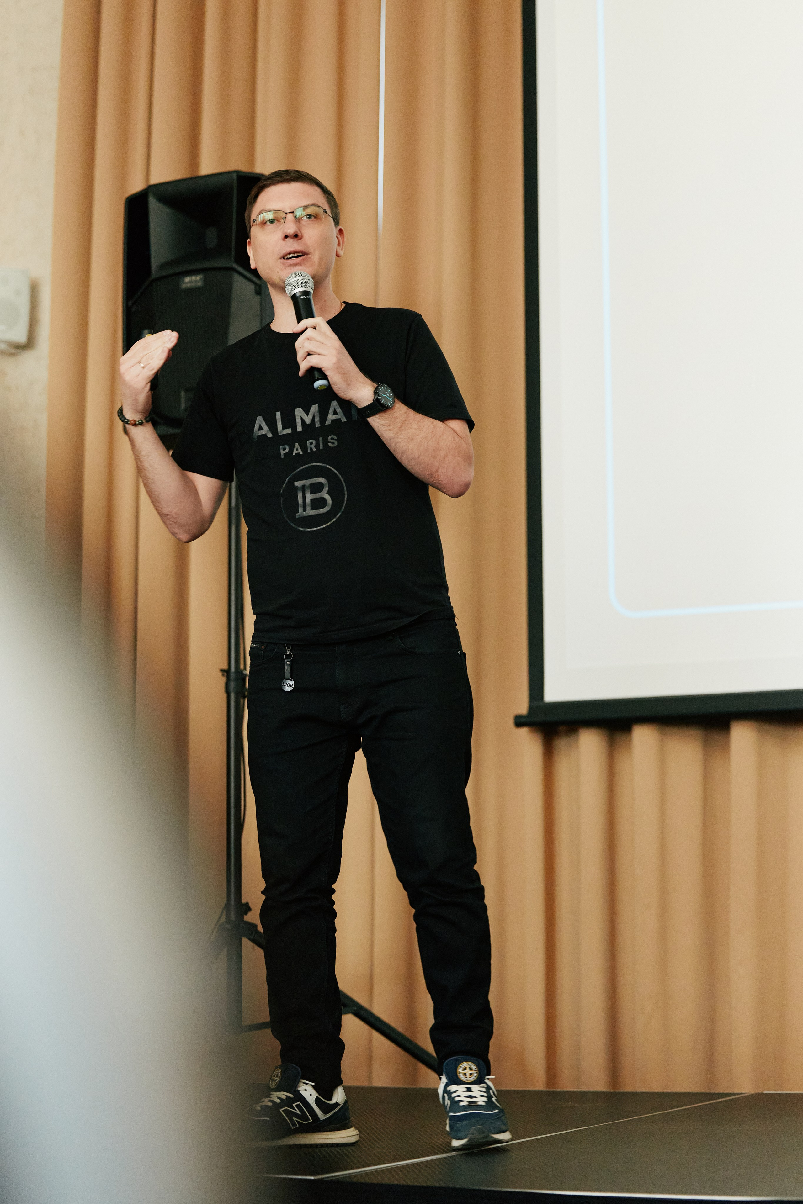 Форум Бизнес-тренды 2025 в Marriott Hotel 28.04. Свадебный репортажный фотограф краснодар максим дремов дрёмов фотосессия студия цена