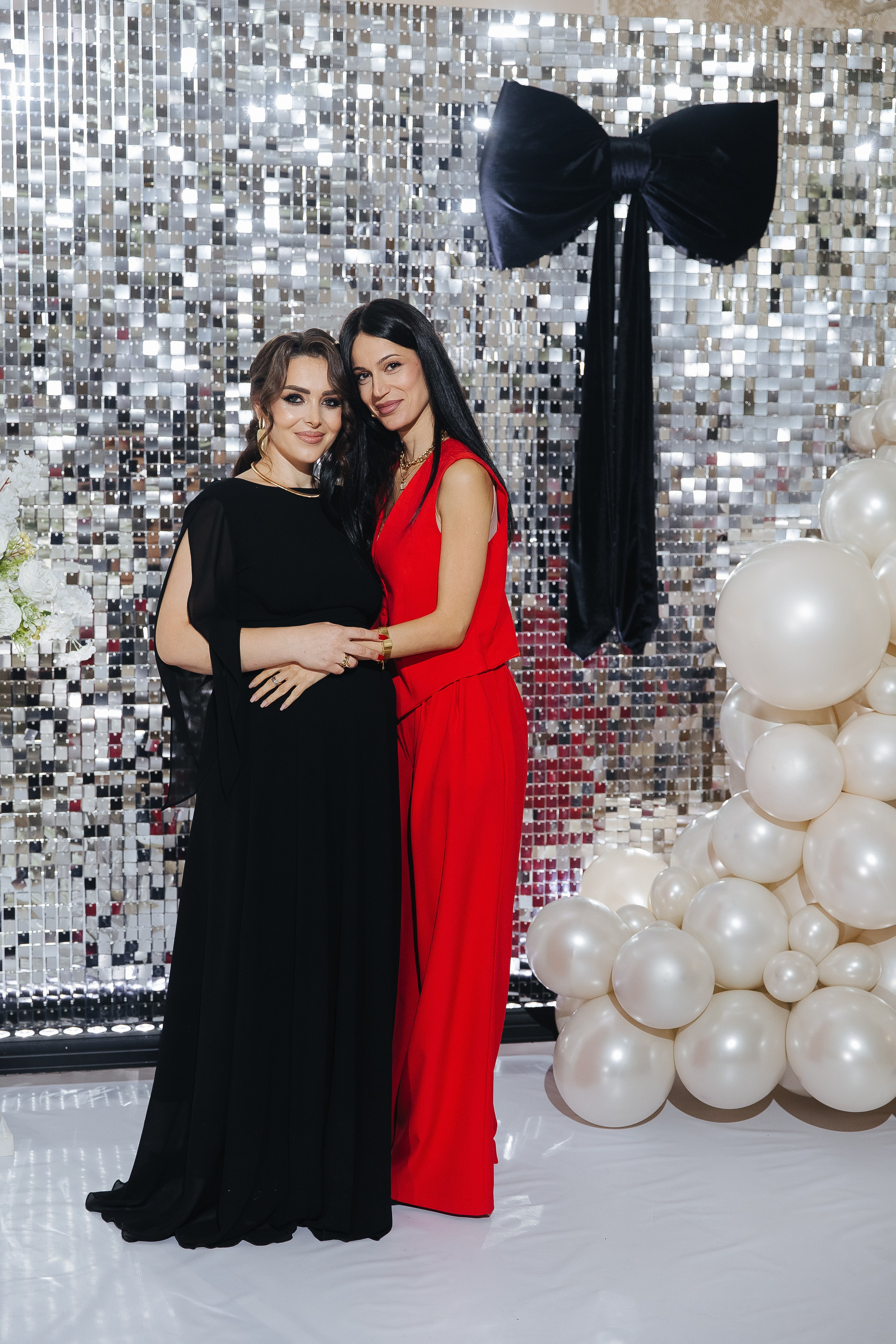 Ани и Назели. 35&5 День рождения, «Янтарь». Фотограф в Красноярске Надежда Воскресенская