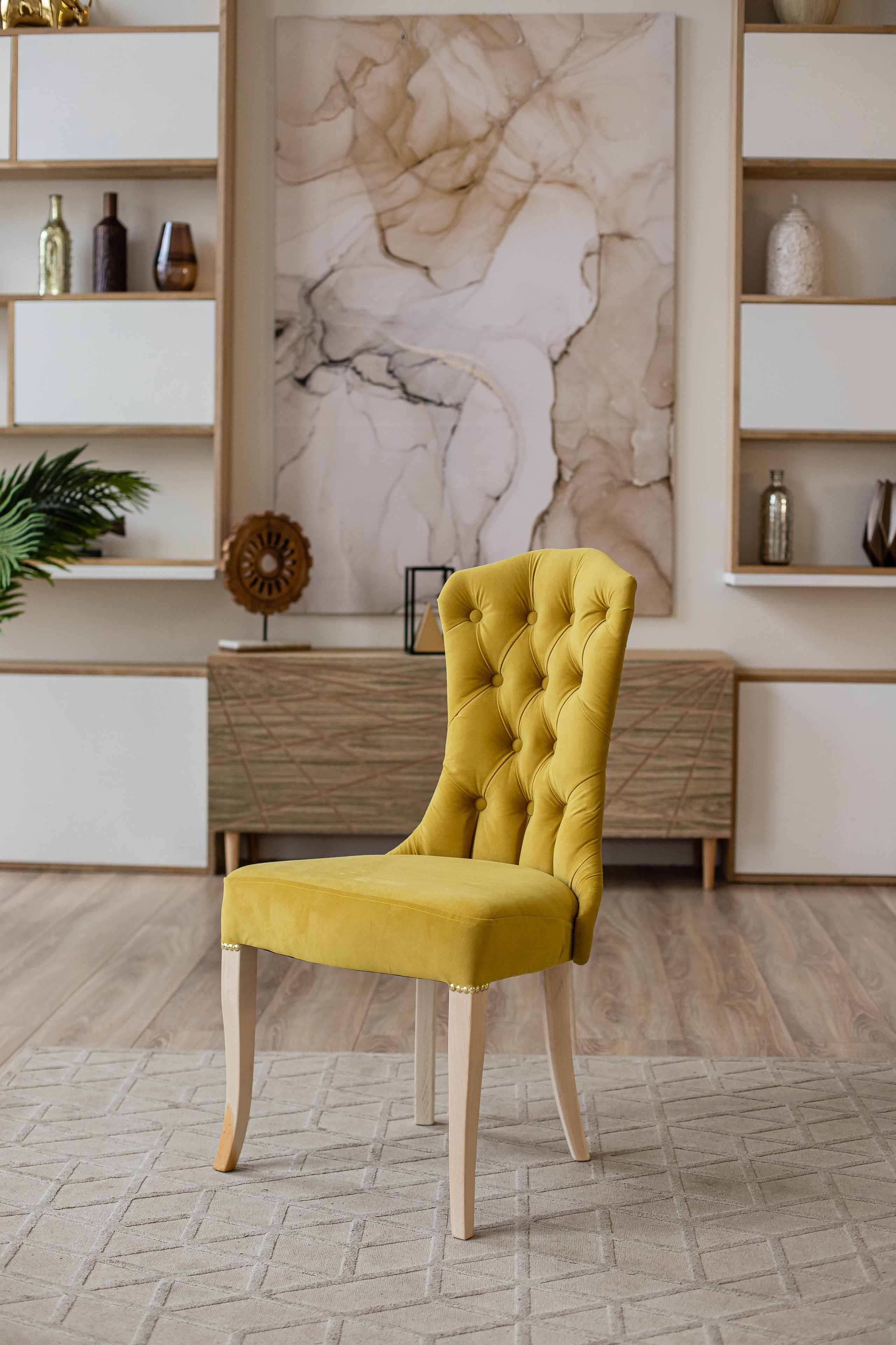 Стулья. Фотограф