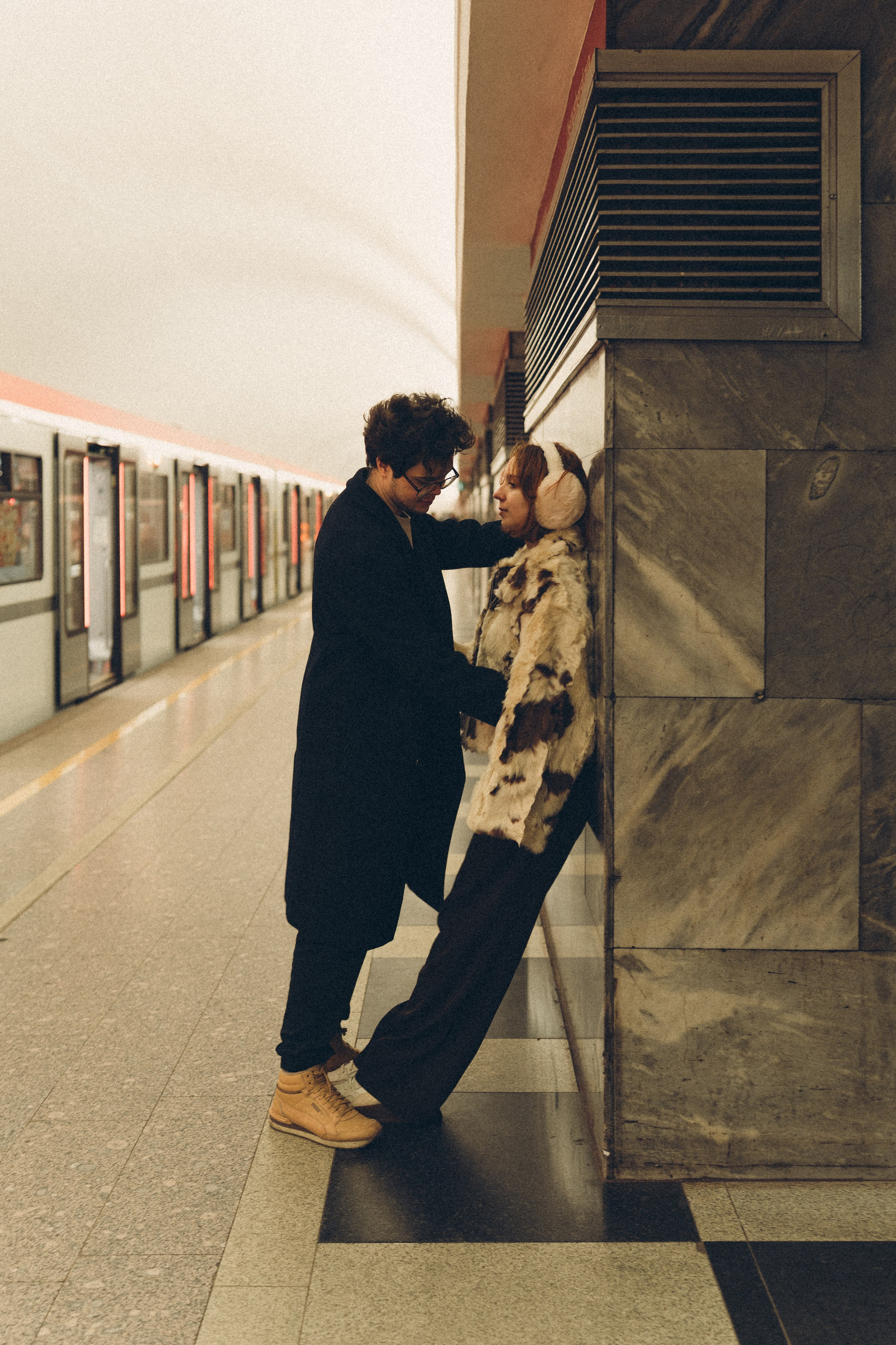 НОВОГОДНЯЯ ФОТОСЕСИИЯ ПАРЫ В МЕТРО ЛЮБОВЬ. Профессиональный фотограф, Санкт-Петербург — Виктория Богомолова