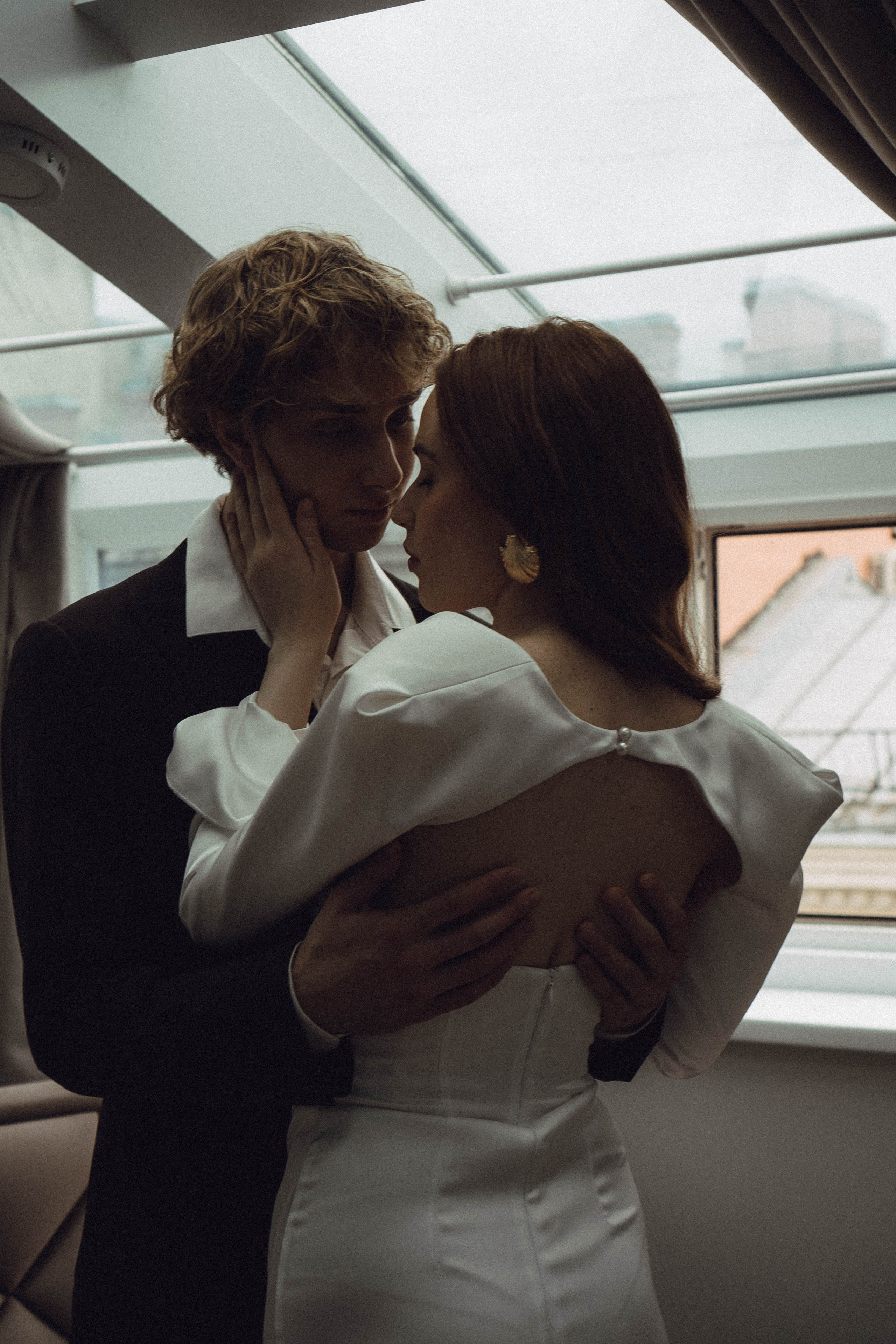 СВАДЕБНАЯ СЬЕМКА В ОТЕЛЕ. СБОРЫ ЖЕНИХА И НЕВЕСТЫ И ТАКЖЕ ТОР И ПОДГОТОВКА К ПРОГУЛКЕ. Профессиональный фотограф, Санкт-Петербург — Виктория Богомолова