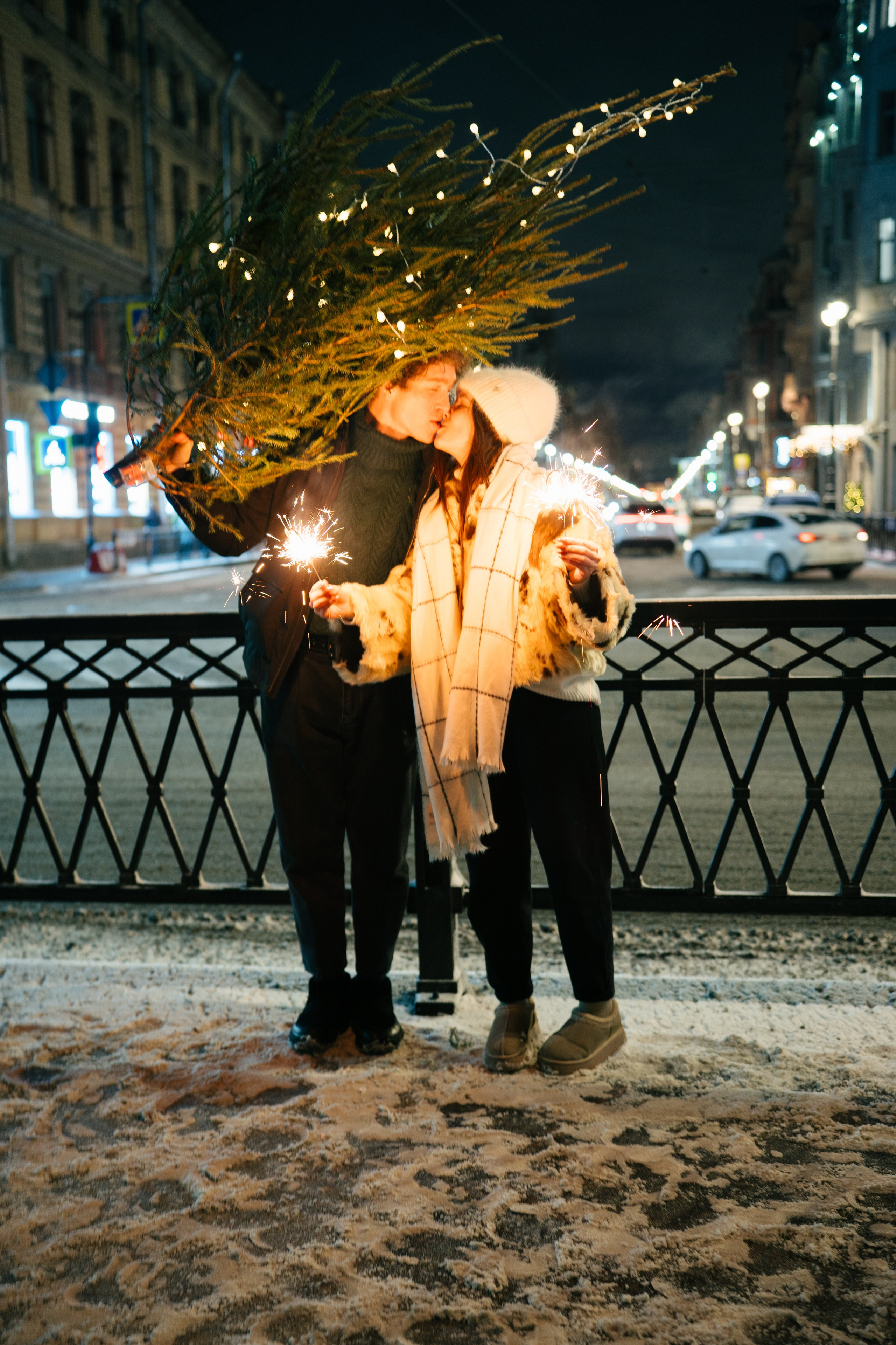 НОВОГОДНЯЯ ПРОГУЛКА ПАРЫ ПО ЧЕРНЫШЕВСКОЙ ПЕРЕД НОВЫМ ГОДОМ. Профессиональный фотограф, Санкт-Петербург — Виктория Богомолова