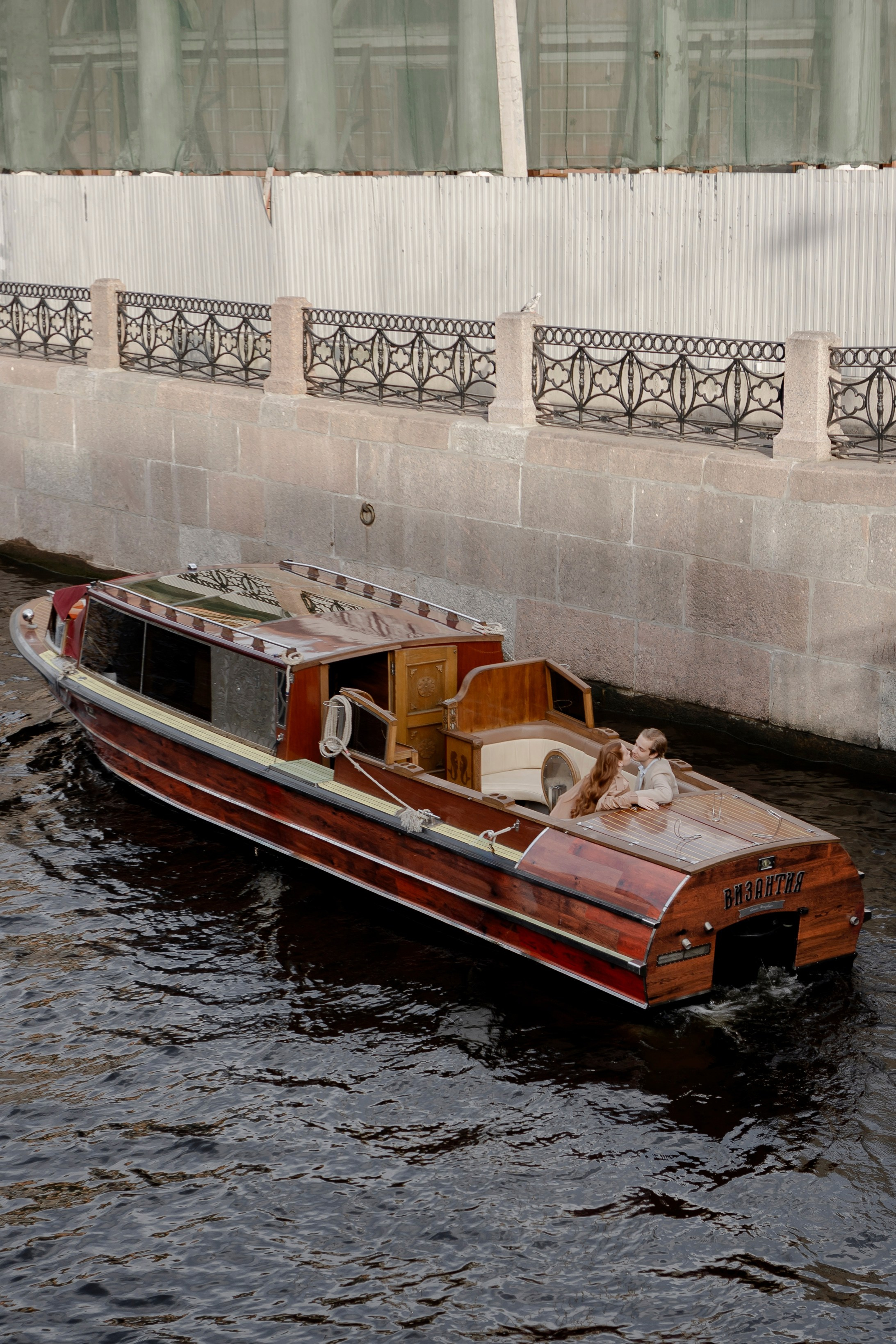 СВАДЕНБНАЯ СЬЕМКА НА КАТЕРЕ ПО КАНАЛАМ САНКТ-ПЕТЕРБУРГА И В АКВАТОРИИ НЕВЫ. Профессиональный фотограф, Санкт-Петербург — Виктория Богомолова