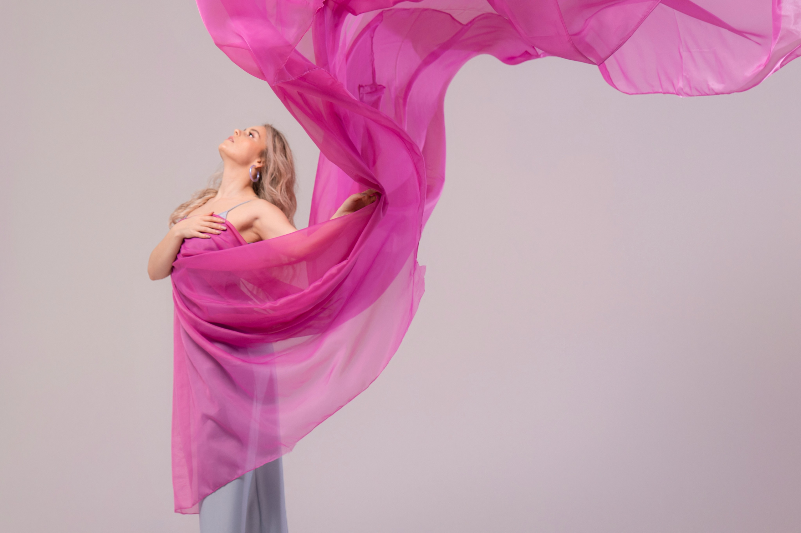 Женская фотосессия на циклораме. Портретный и репортажный фотограф в Сочи Рамодина Юлия