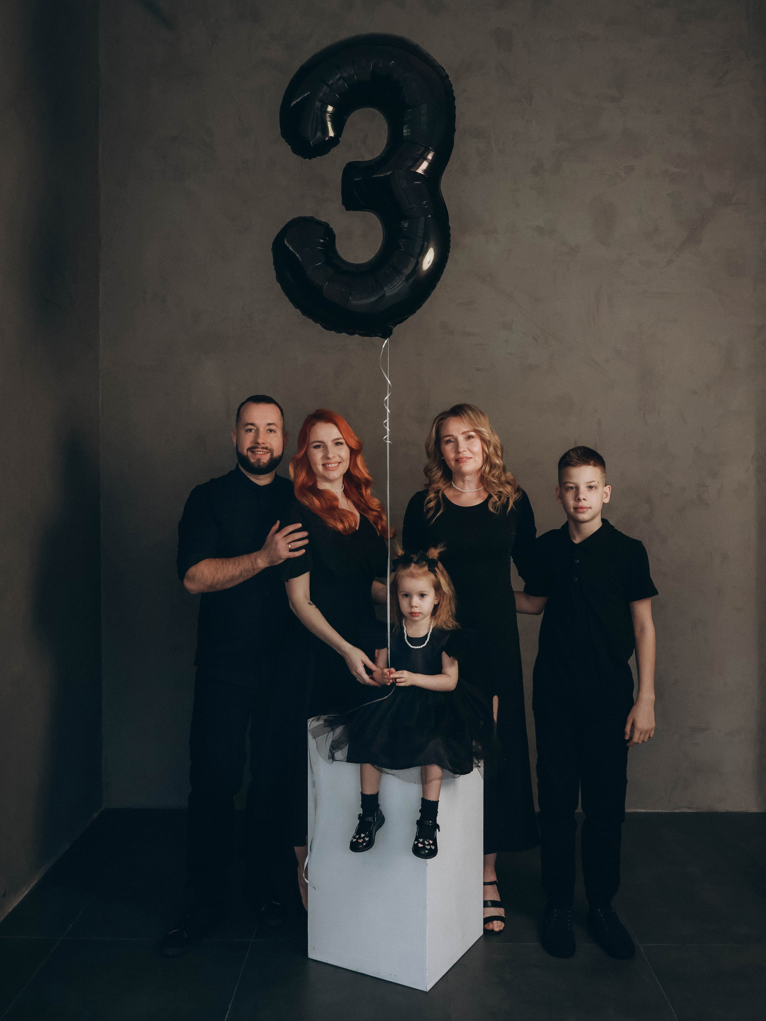 Семейная фотосессия in Black. Мультифотограф Динара Ахмедзянова