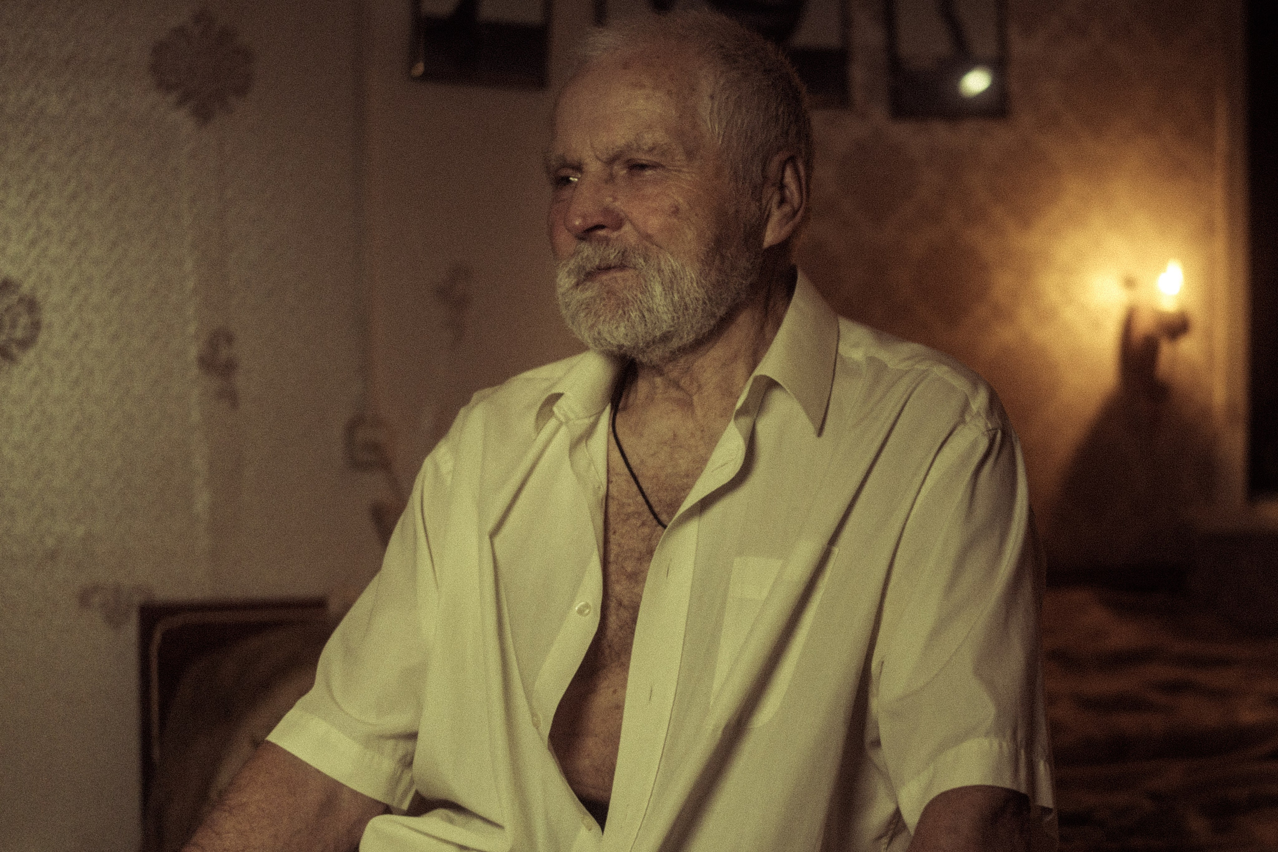 «Один в комнате». Фотограф в Смоленске Женя podmechayu (подмечаю)