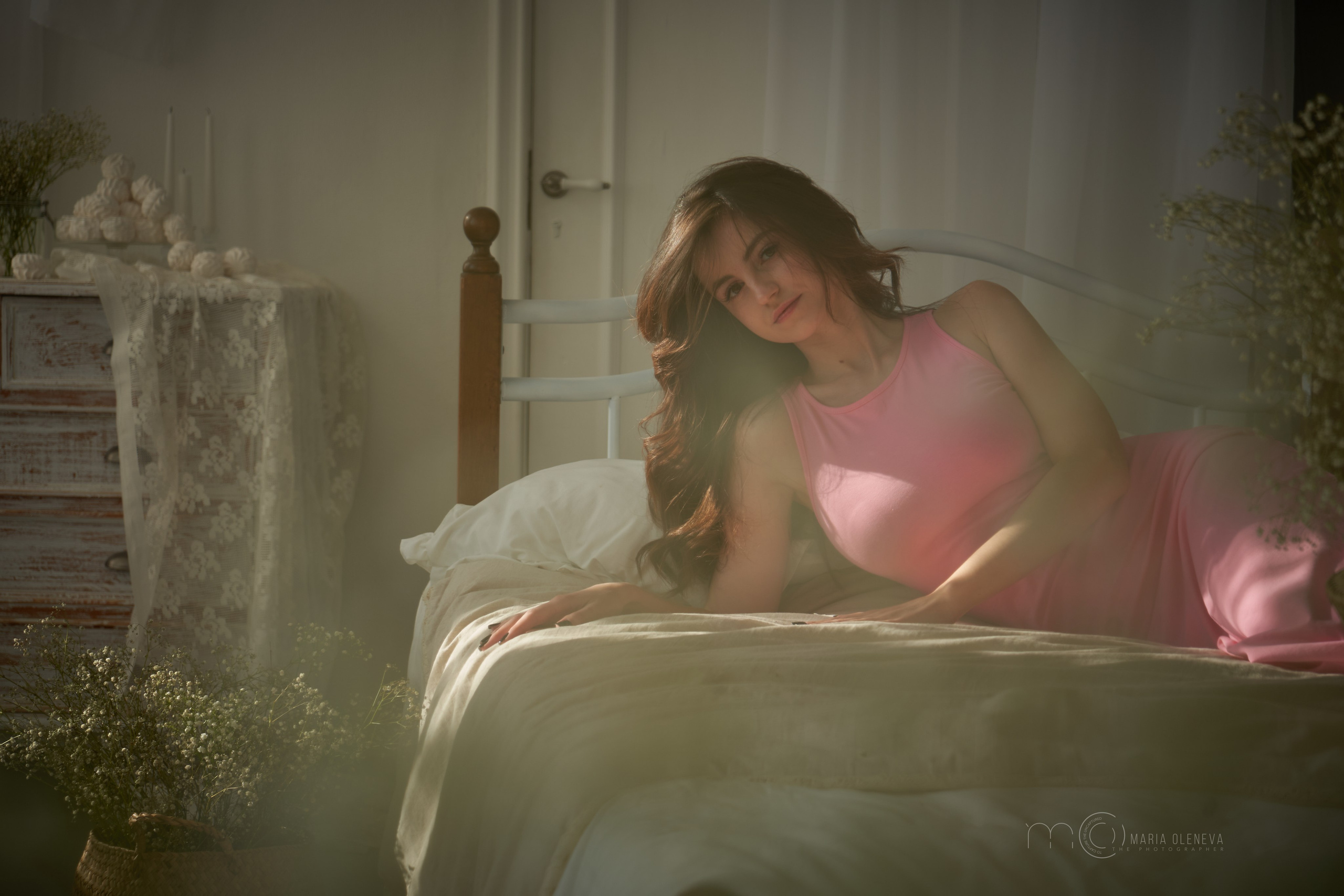 Настя в цветах. Фотограф Мария Оленева