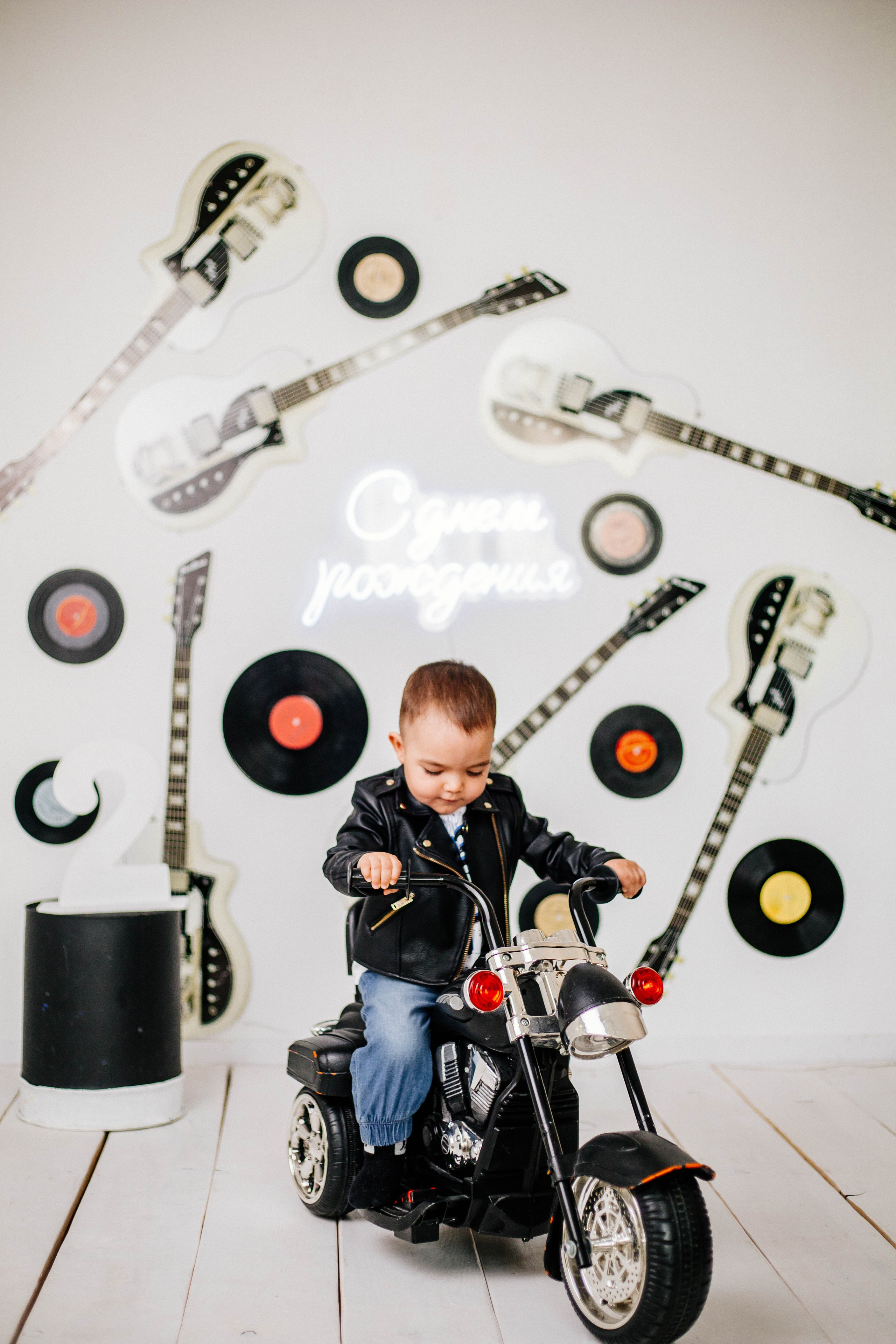 Лев с семьей. Рыжова Тамара