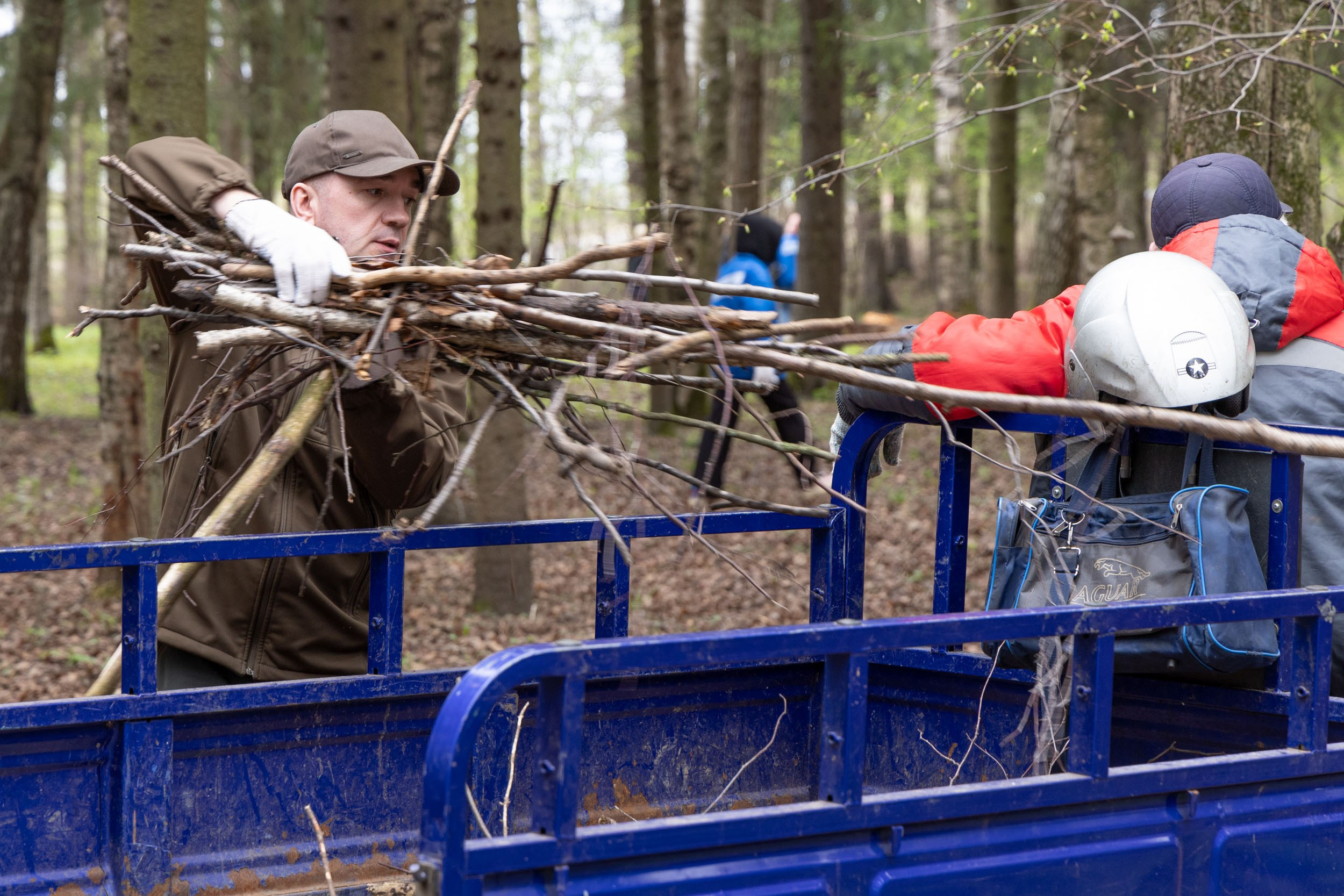 депутат на субботнике